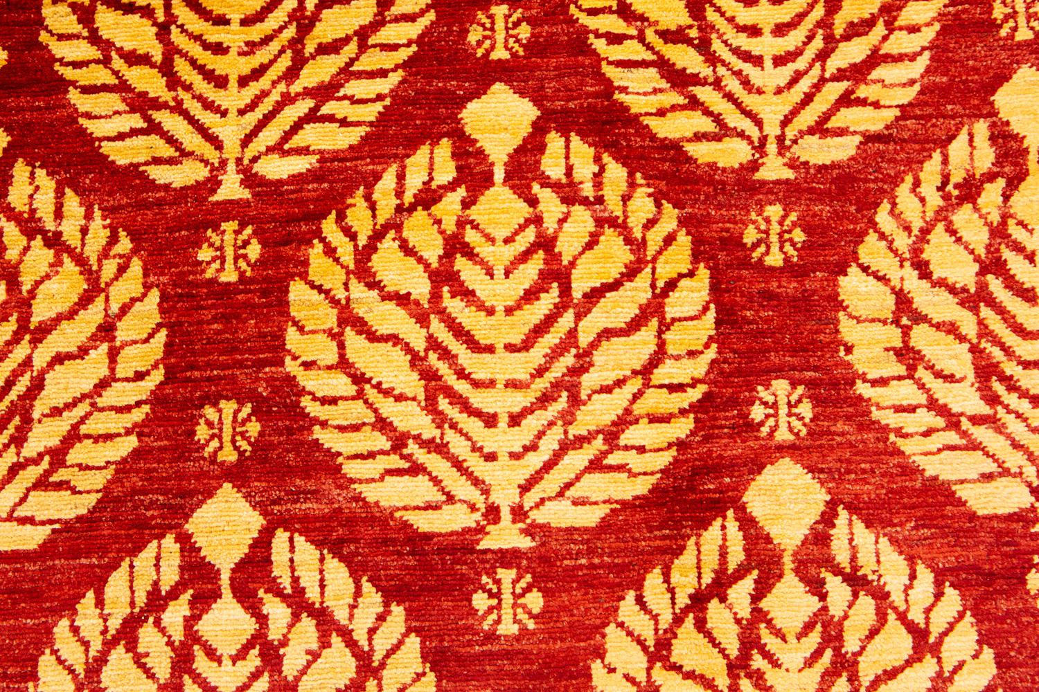 Handgeknüpfter roter Vintage-Teppich Etno Yadan mit kühnem Design, 21. Jahrhundert (21. Jahrhundert und zeitgenössisch) im Angebot