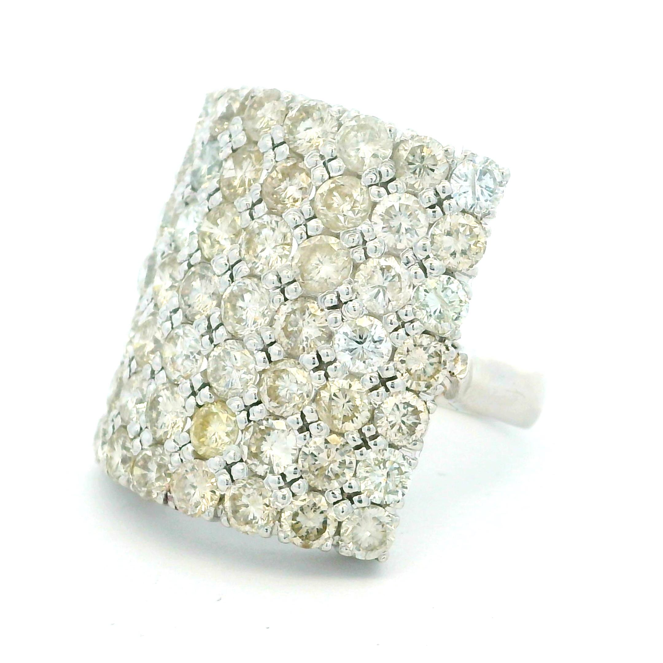 Anillo de cóctel con pavé de diamantes en oro blanco de 18 quilates, 4,00 quilates en venta 6