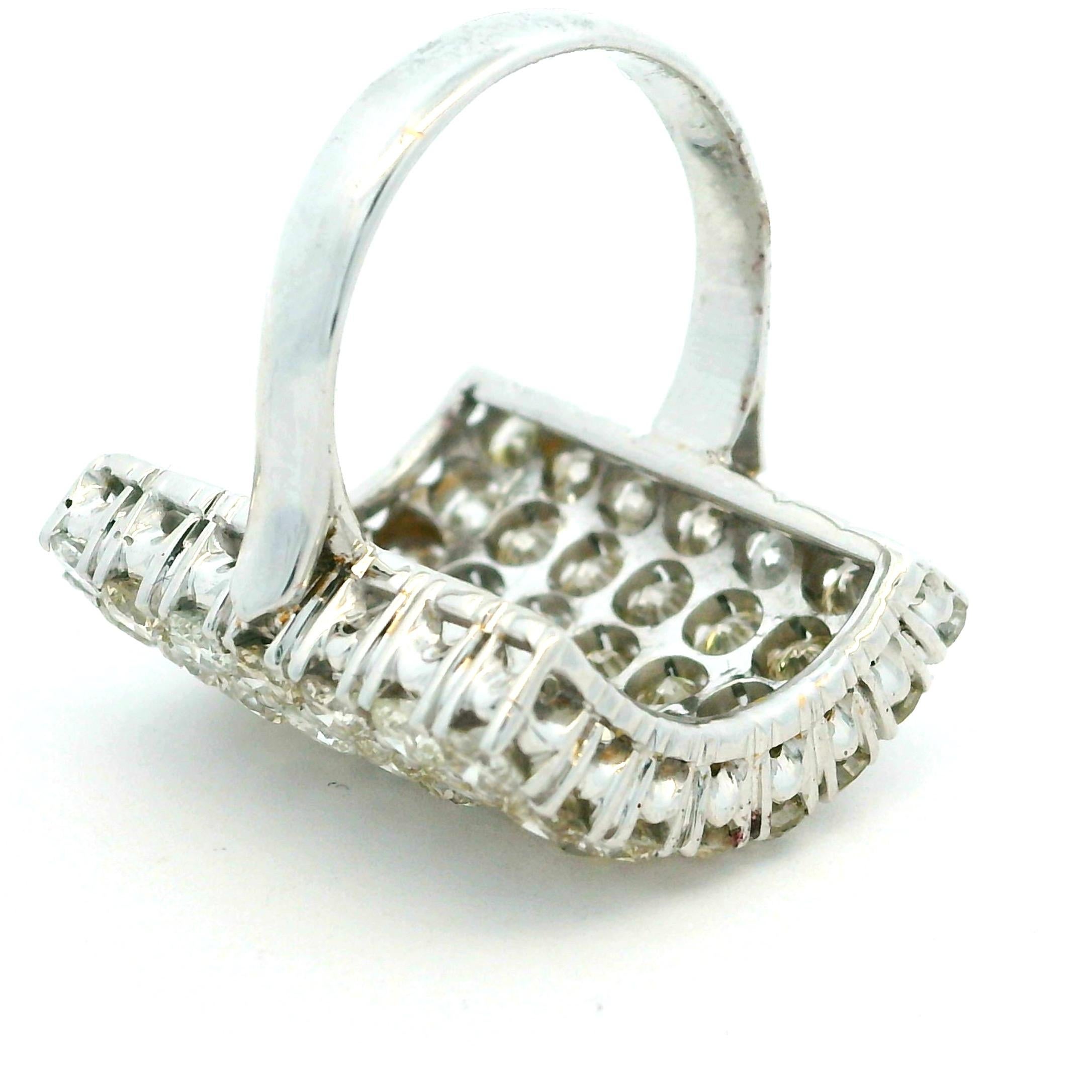 Anillo de cóctel con pavé de diamantes en oro blanco de 18 quilates, 4,00 quilates en venta 7
