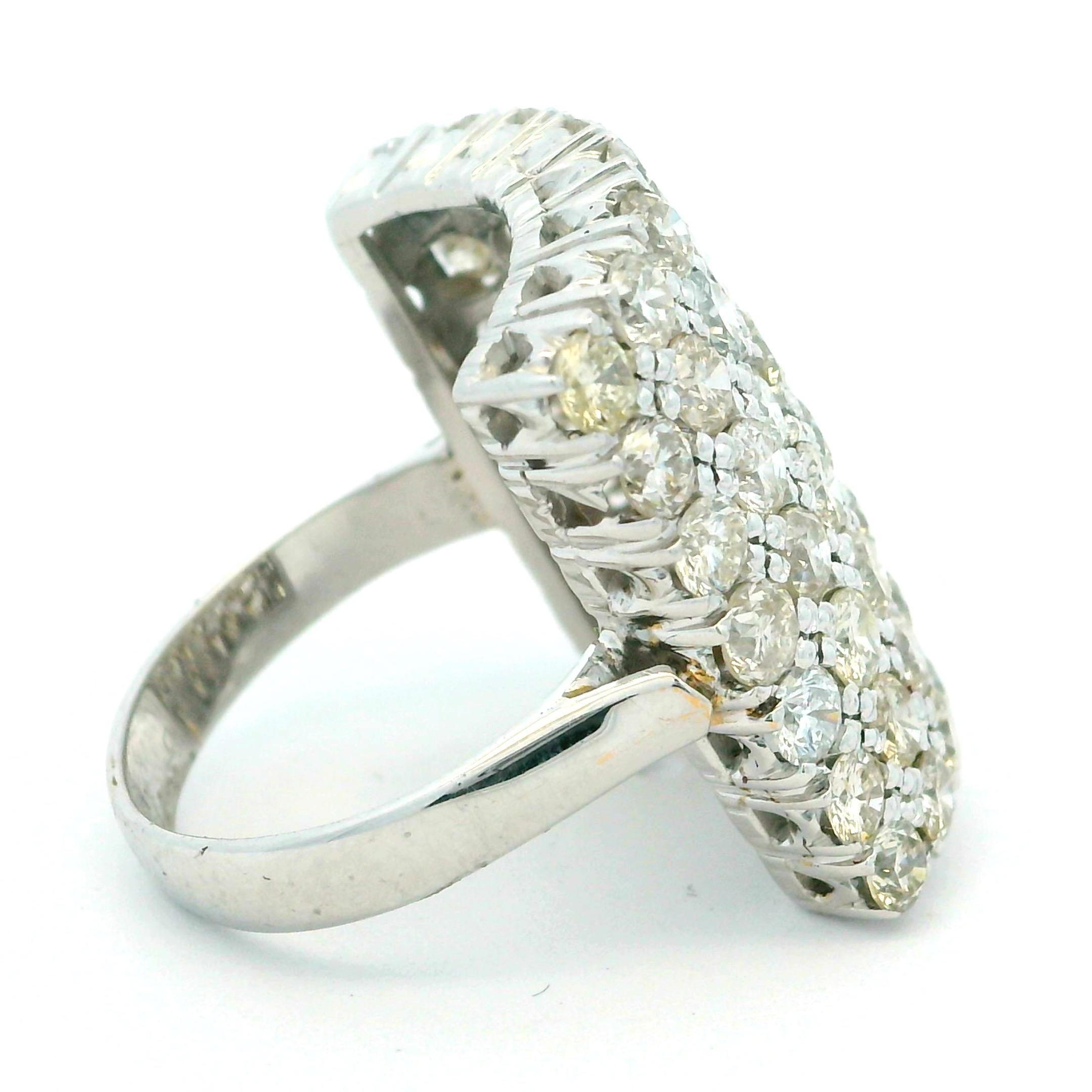Anillo de cóctel con pavé de diamantes en oro blanco de 18 quilates, 4,00 quilates en venta 1