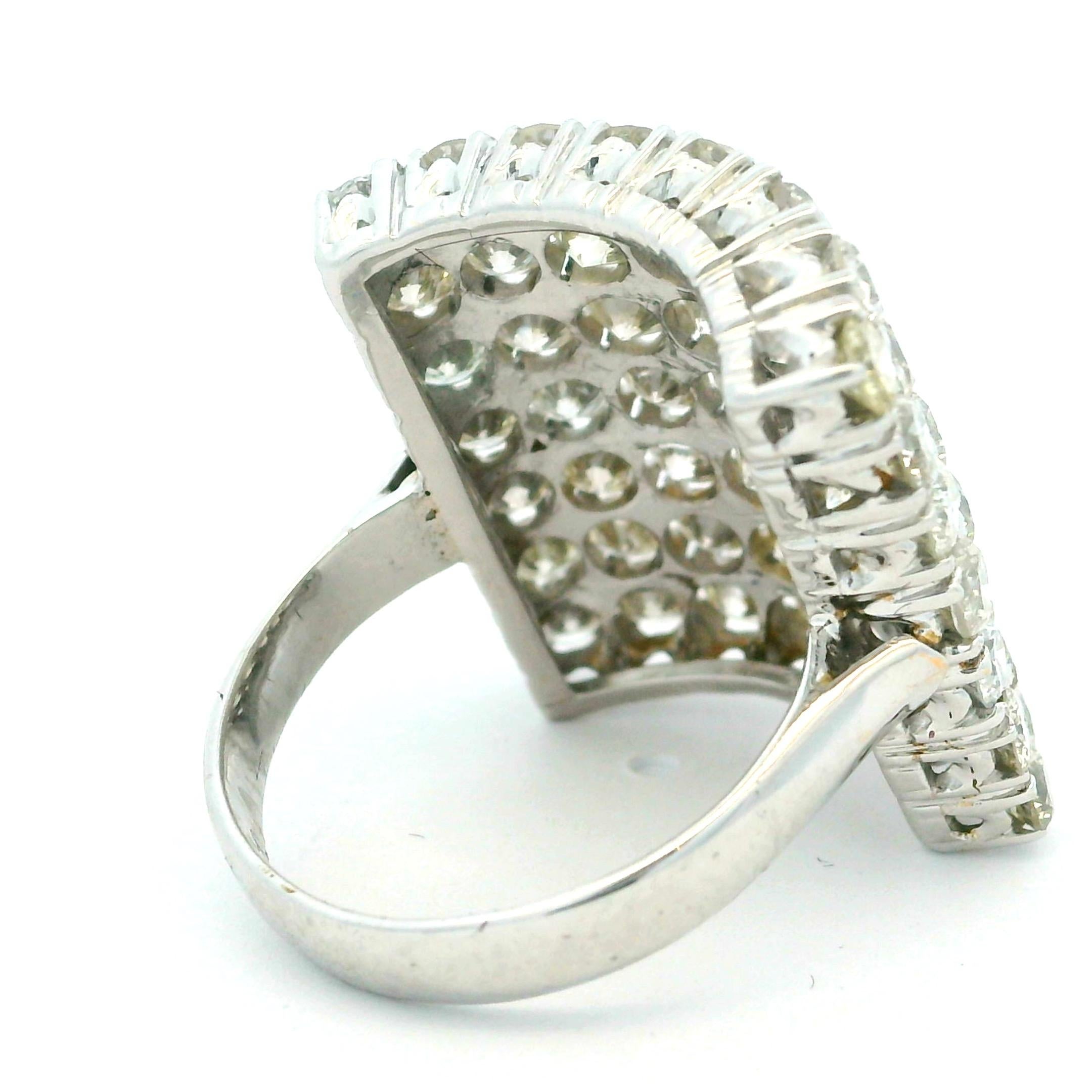 Anillo de cóctel con pavé de diamantes en oro blanco de 18 quilates, 4,00 quilates en venta 2