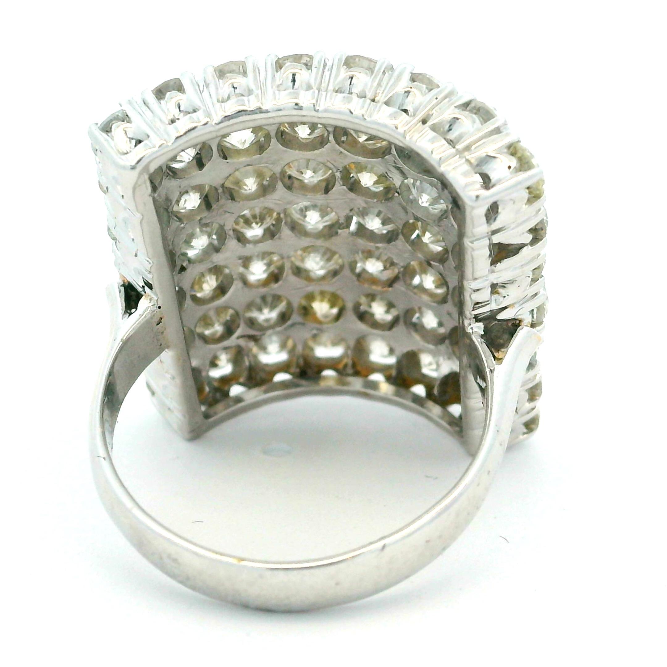 Anillo de cóctel con pavé de diamantes en oro blanco de 18 quilates, 4,00 quilates en venta 3