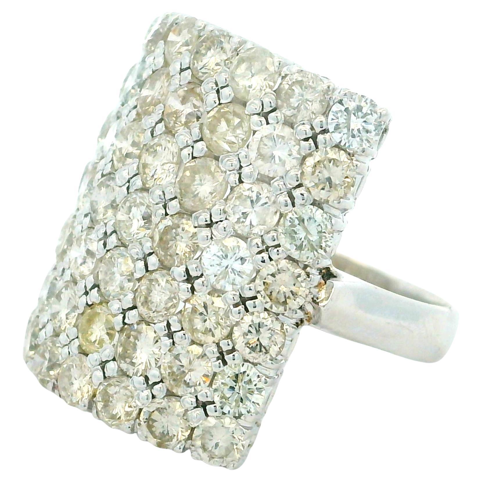 Kühnes Diamant-Pavé-Cocktailring aus 18 Karat Weißgold, 4,00 Karat