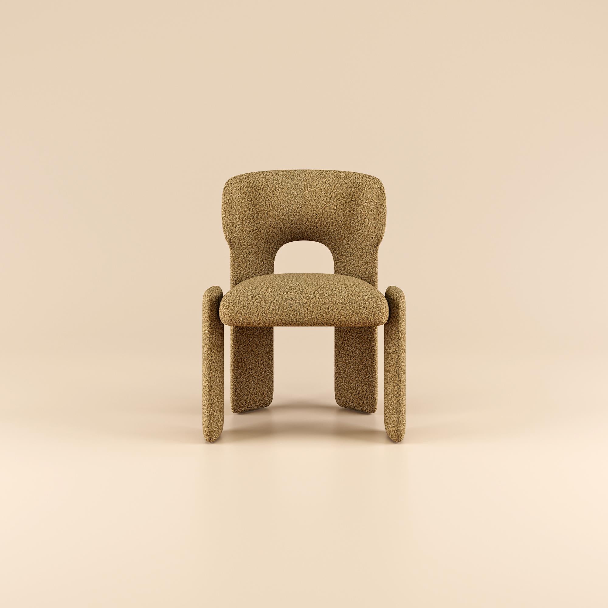 Témoignage d'un nouveau niveau de design moderne, la chaise de salle à manger Bold allie harmonieusement forme et fonction, rehaussant toute expérience culinaire par son élégance raffinée.

Des décennies d'expertise en matière de conception