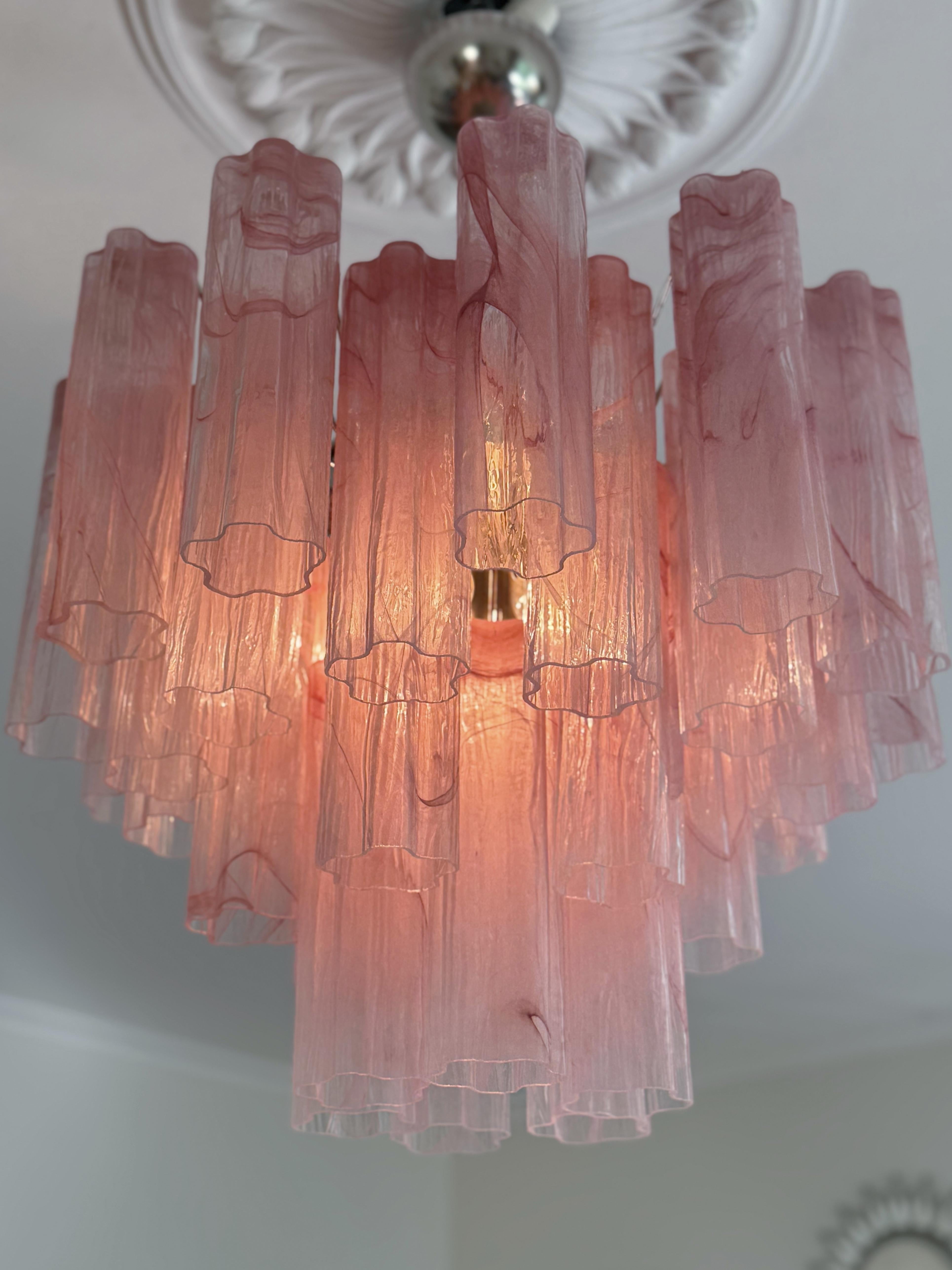Bold Eclectic Pink Murano Chandelier Tronchi with a marble pattern in pink tones For Sale 3