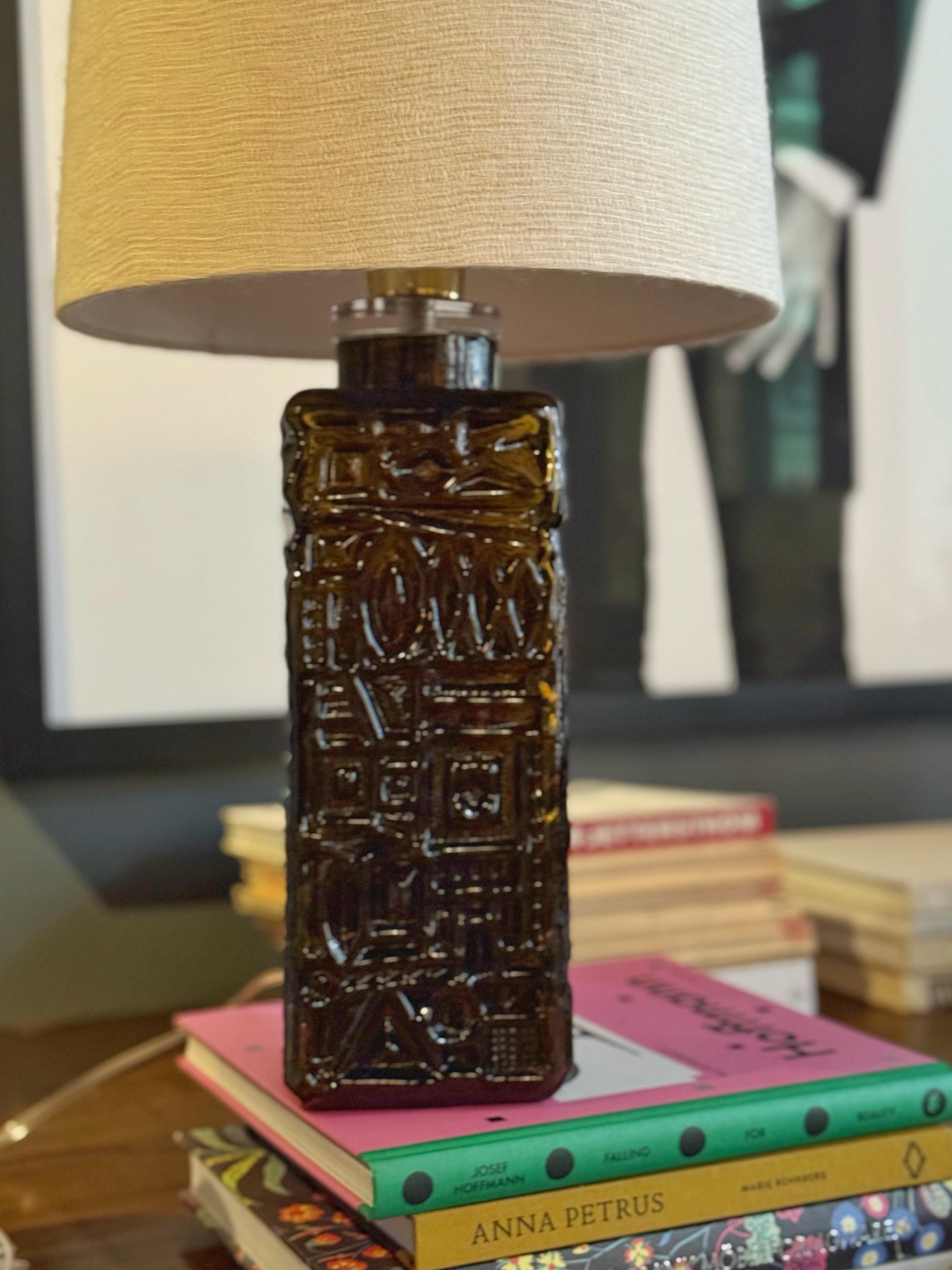 Mid-Century Modern Bold Elegant Stilarmatur Lampe de table en verre vert du milieu du siècle dernier 1960s en vente