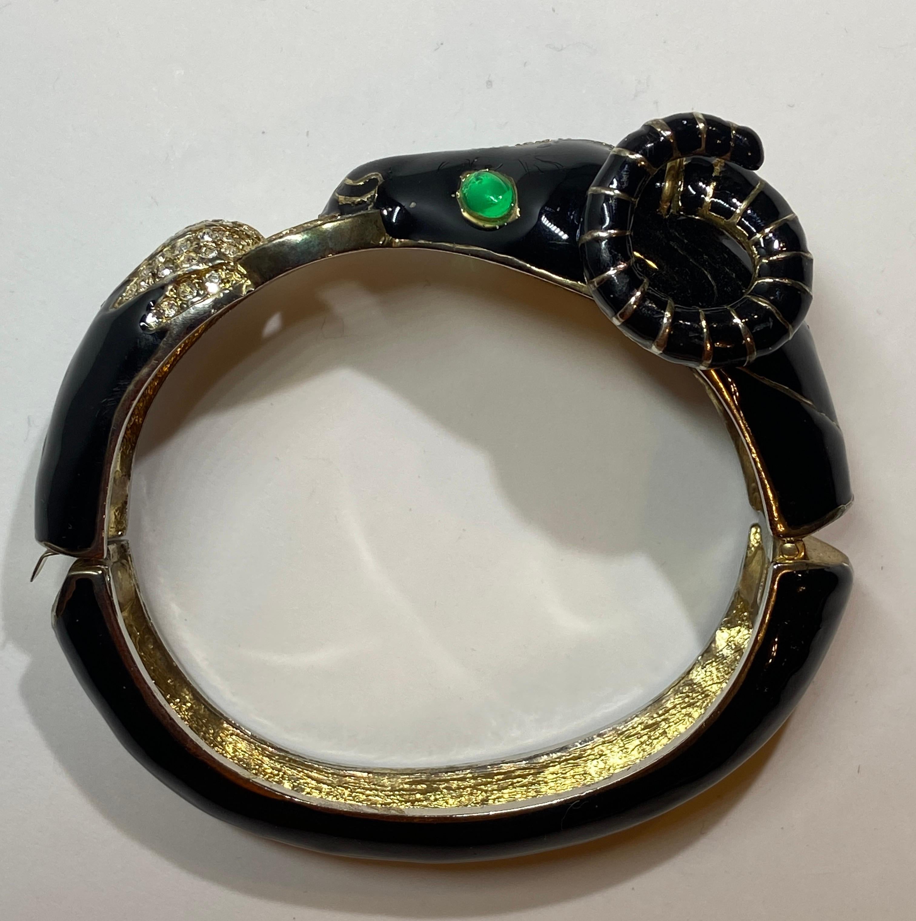 Tête de bélier audacieuse et délicieusement détaillée Bracelet à fermeture par fermoir en vente 11