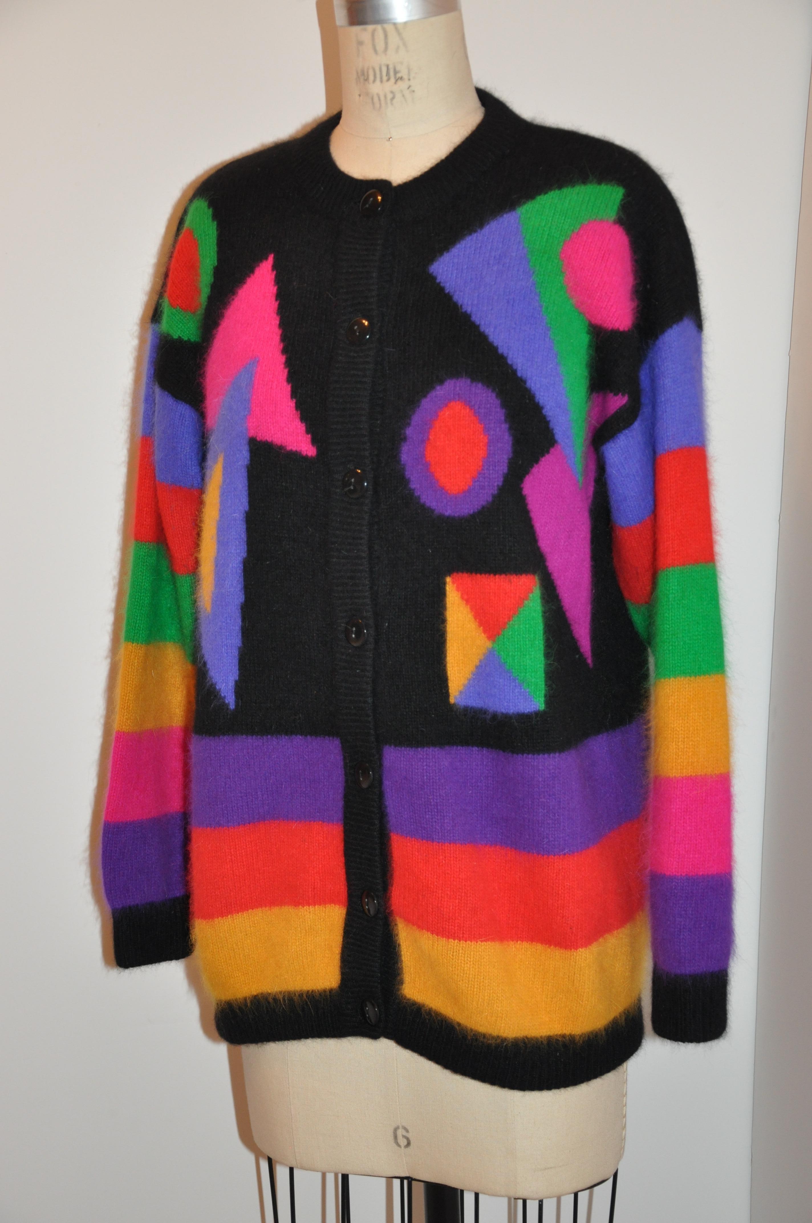 Bold Eye-Popping Pullover aus Angora- und Lammfell mit Knopfleiste und abstraktem Farbblockmuster (Schwarz) im Angebot