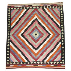Kilim turco quadrato geometrico e audace