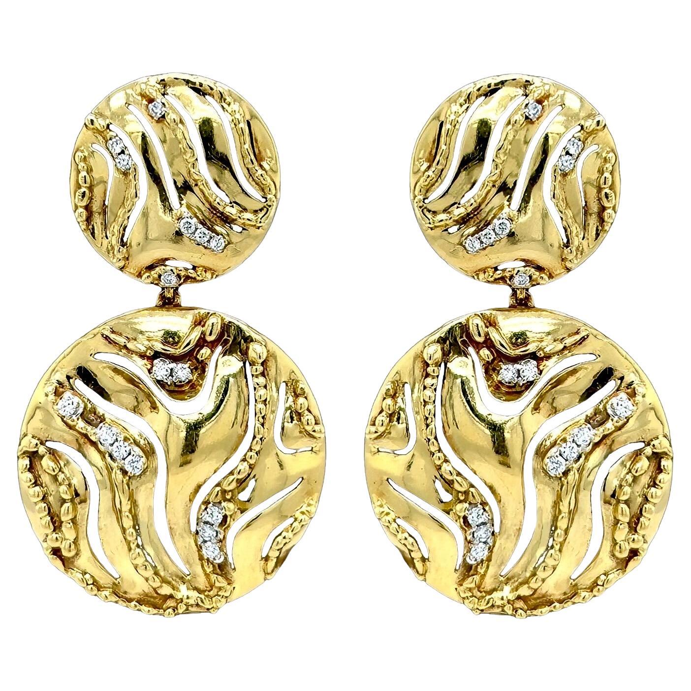 Orecchini a goccia in oro con diamante in vendita