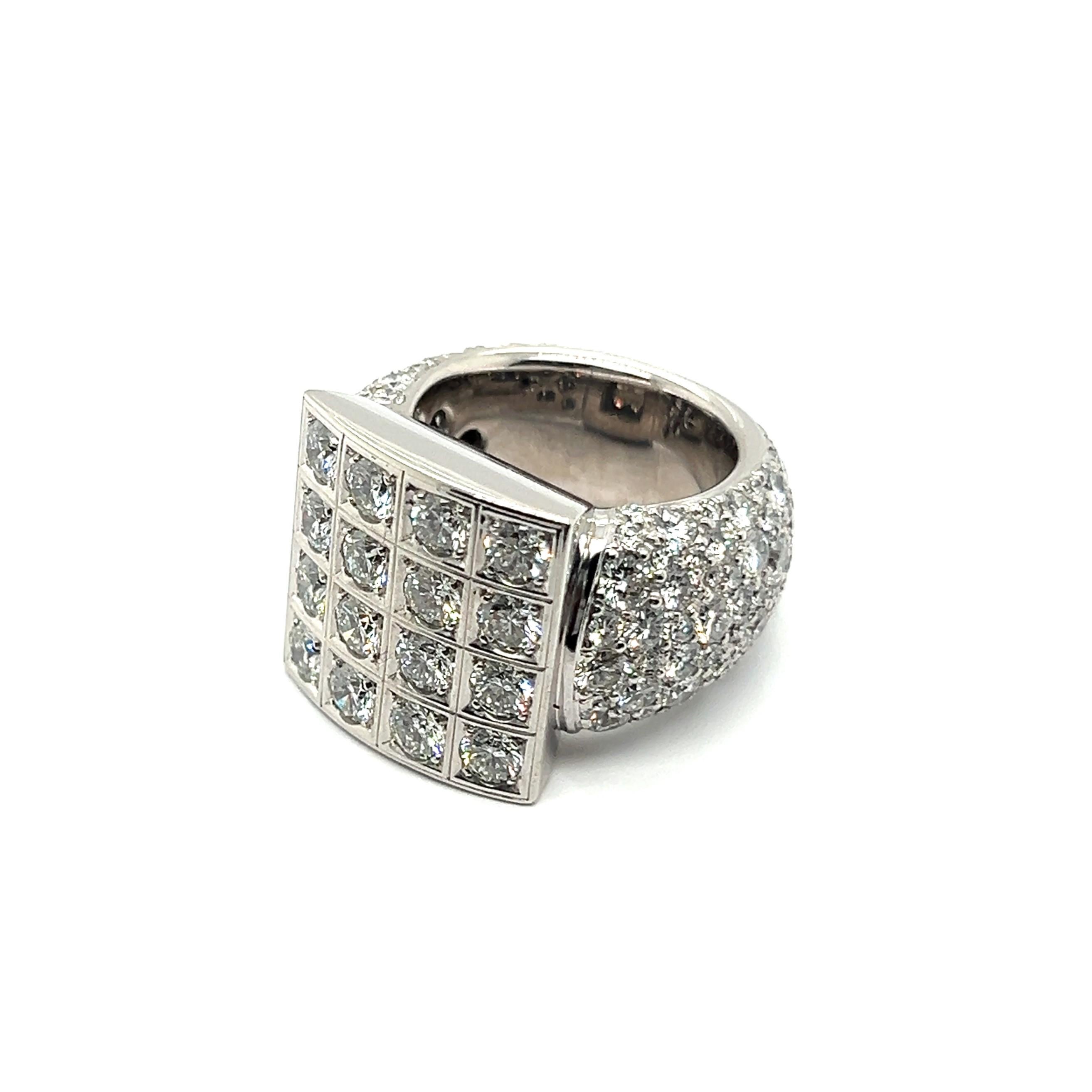 Bold Graphic Ring with Diamonds in 18 Karat White Gold by Majo Fruithof In Excellent Condition For Sale In Lucerne, CH