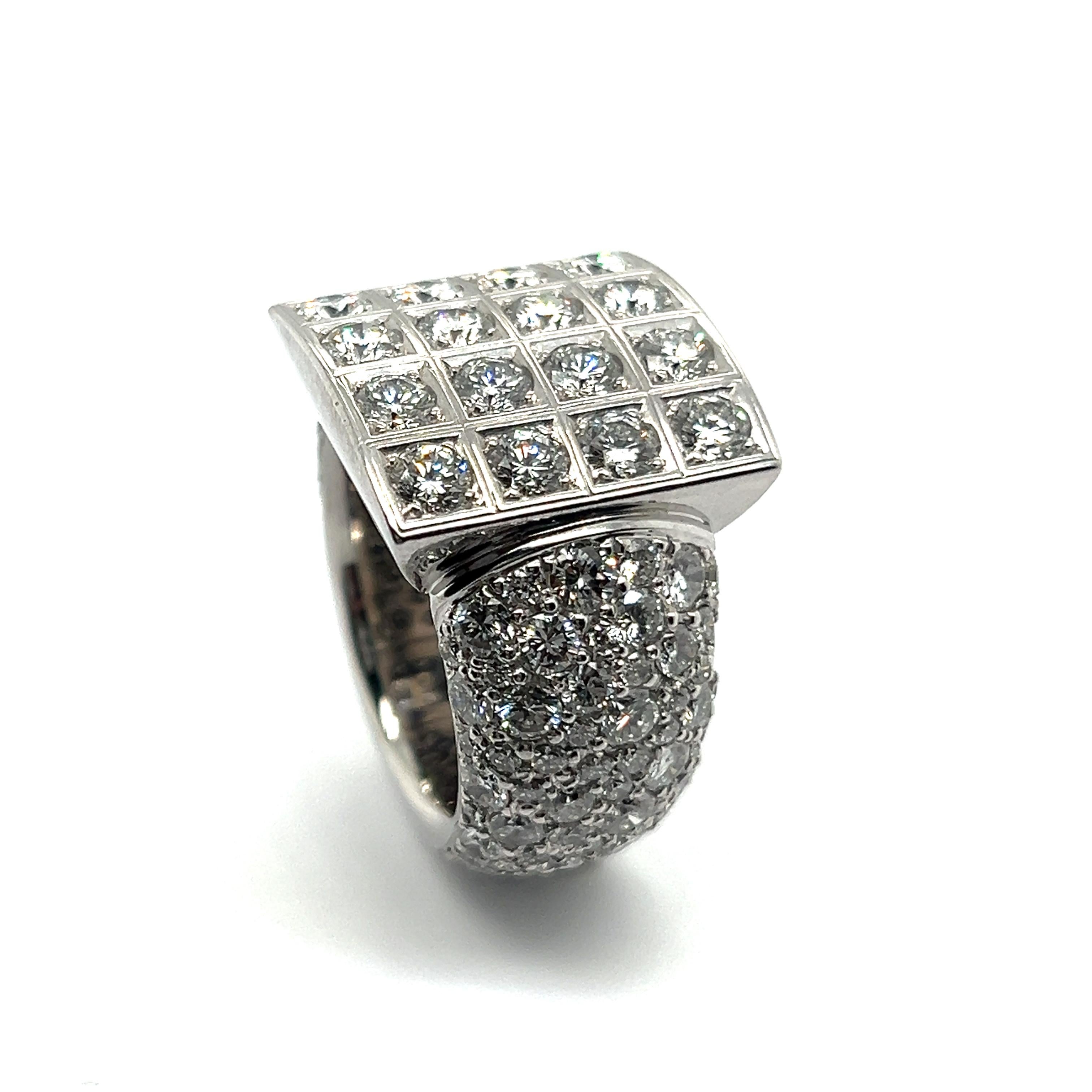 Bold Graphic Ring with Diamonds in 18 Karat White Gold by Majo Fruithof For Sale 3