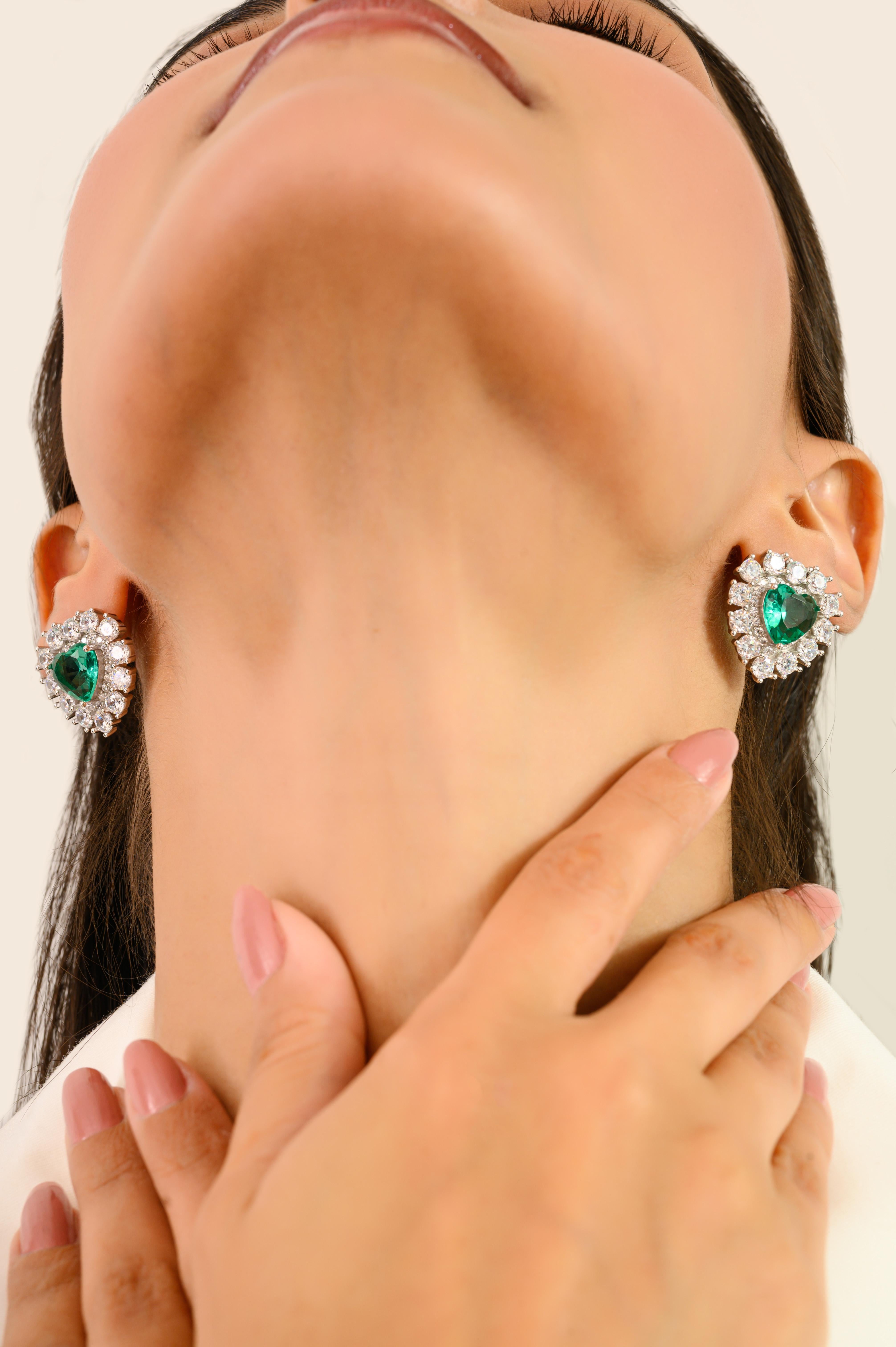 Taille mixte Boucles d'oreilles en argent avec pierre verte taillée en forme de cœur et zircon étincelant pour cadeaux en vente