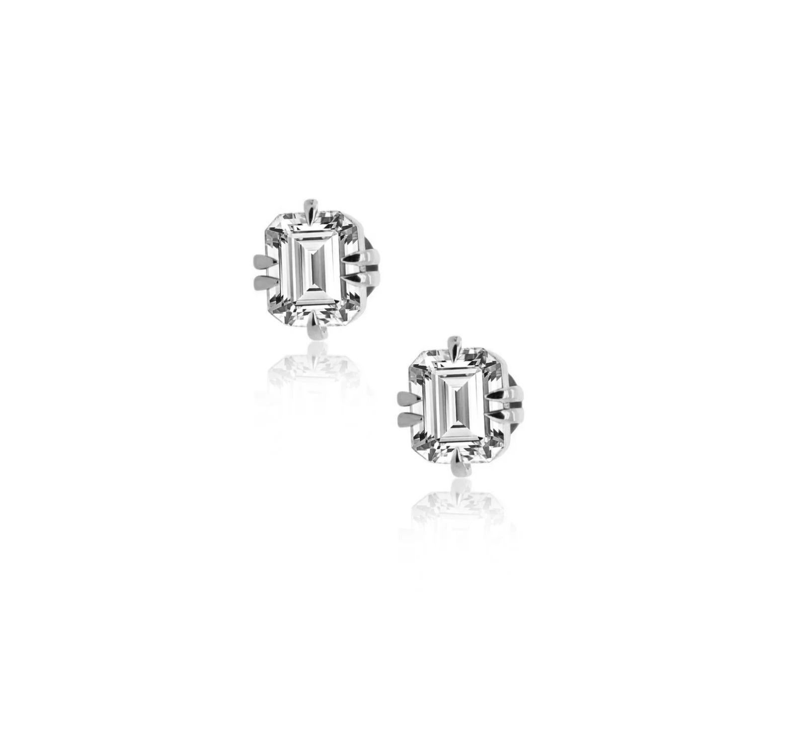 Bold Icon diamond studs with iconic OHLIGUER claws 18K For Sale 1