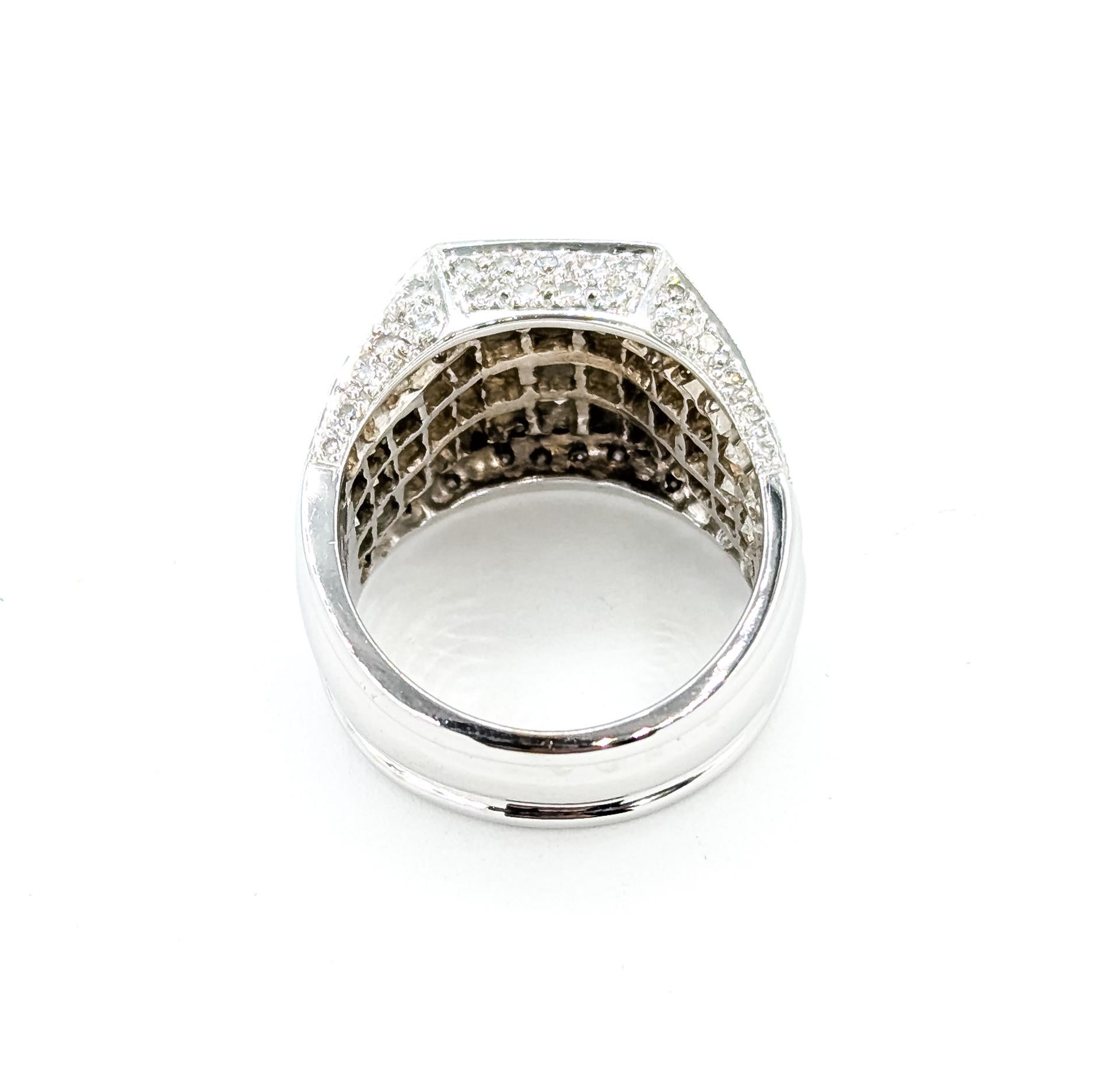 Bague cocktail en diamant serti invisible en 18k en vente 4