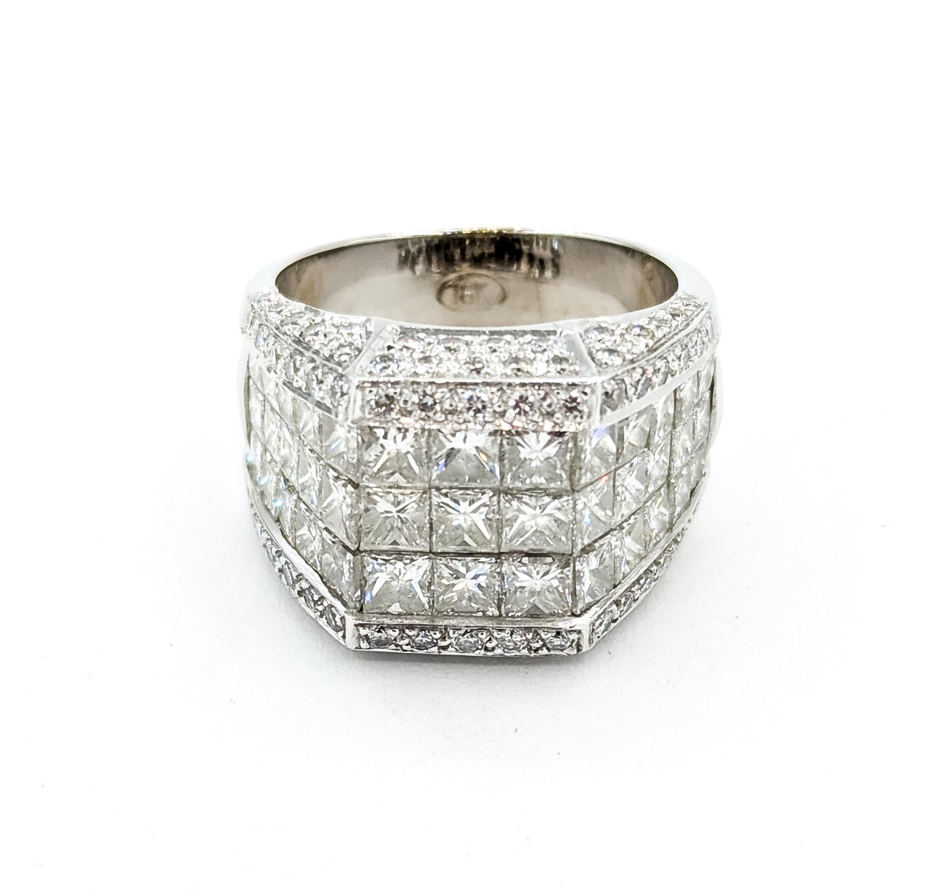 Bague cocktail en diamant serti invisible en 18k en vente 5
