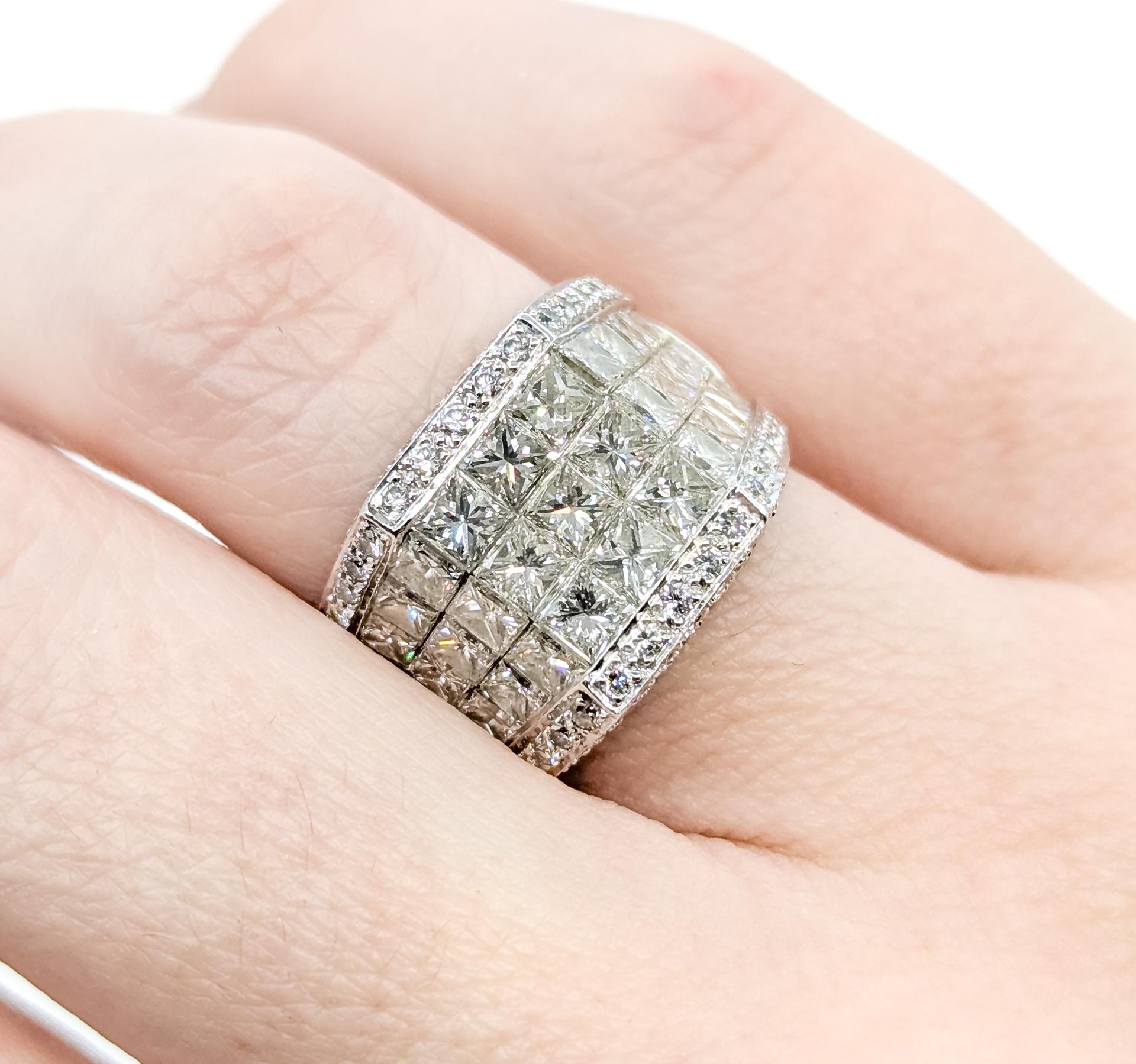 Bague cocktail en diamant serti invisible en 18k Pour femmes en vente