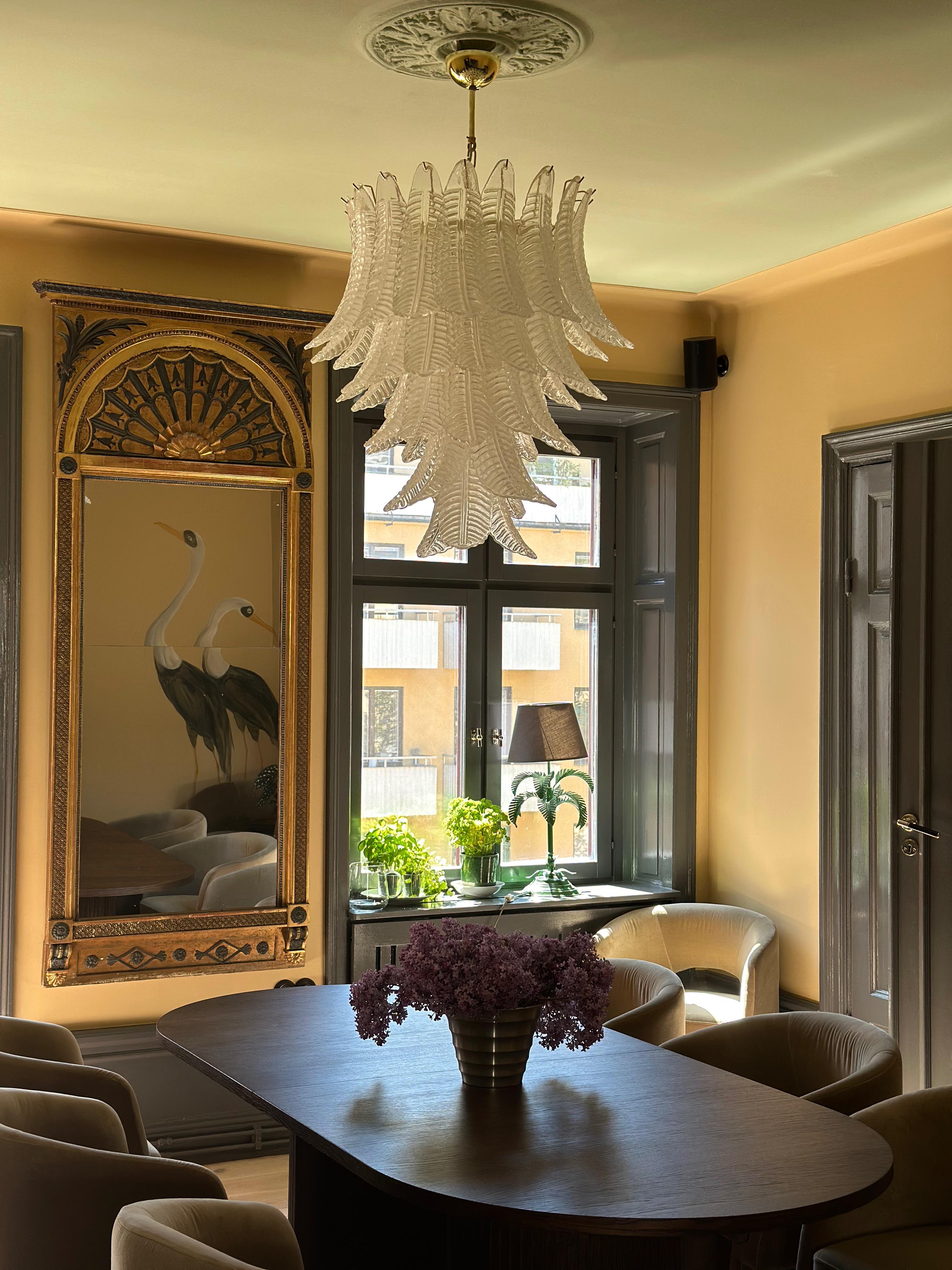 XXI secolo e contemporaneo Audace lampadario di Murano di grandi dimensioni con tubi in vetro trasparente FEATHER (piume) in vendita