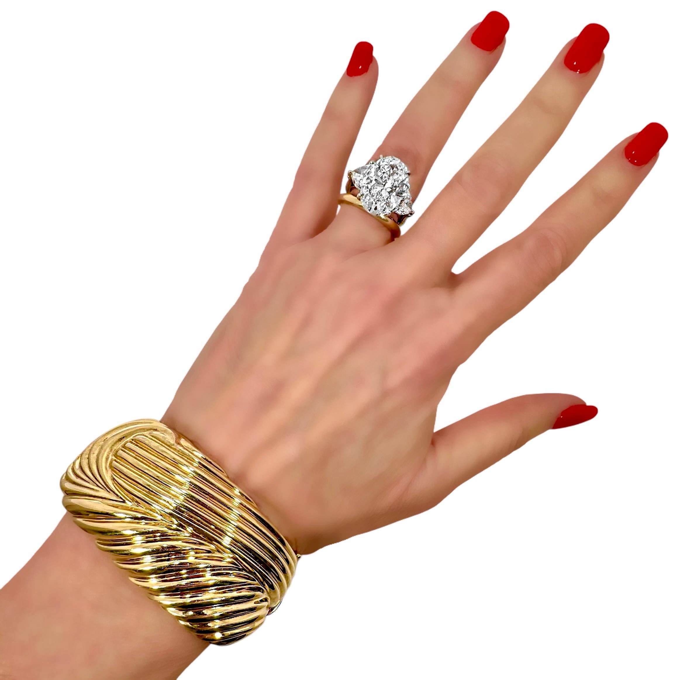 Or jaune 14K de la fin du 20e siècle 
Bracelet manchette design de 1 3/16 pouces de large en vente 5