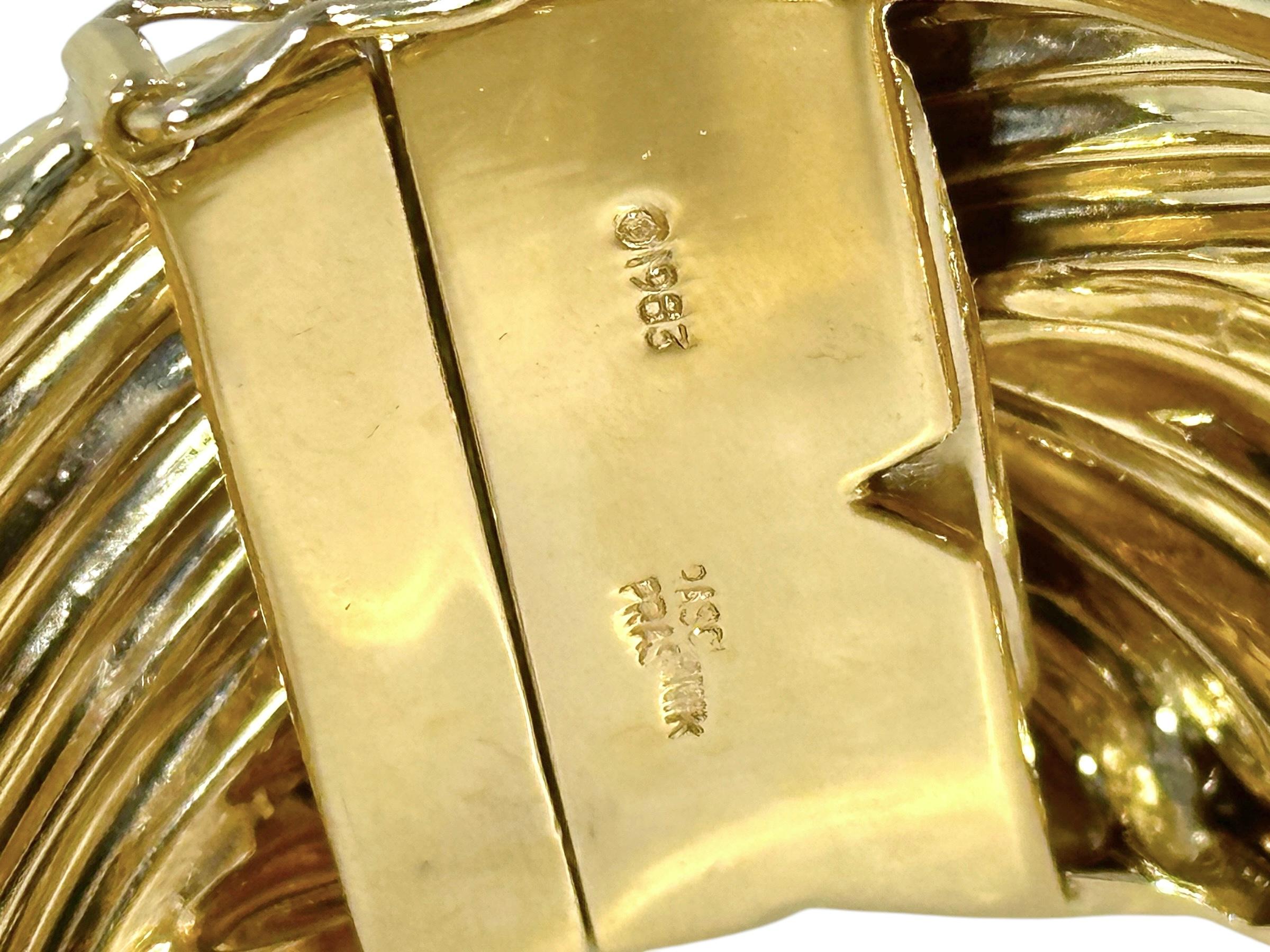 Or jaune 14K de la fin du 20e siècle 
Bracelet manchette design de 1 3/16 pouces de large Pour femmes en vente