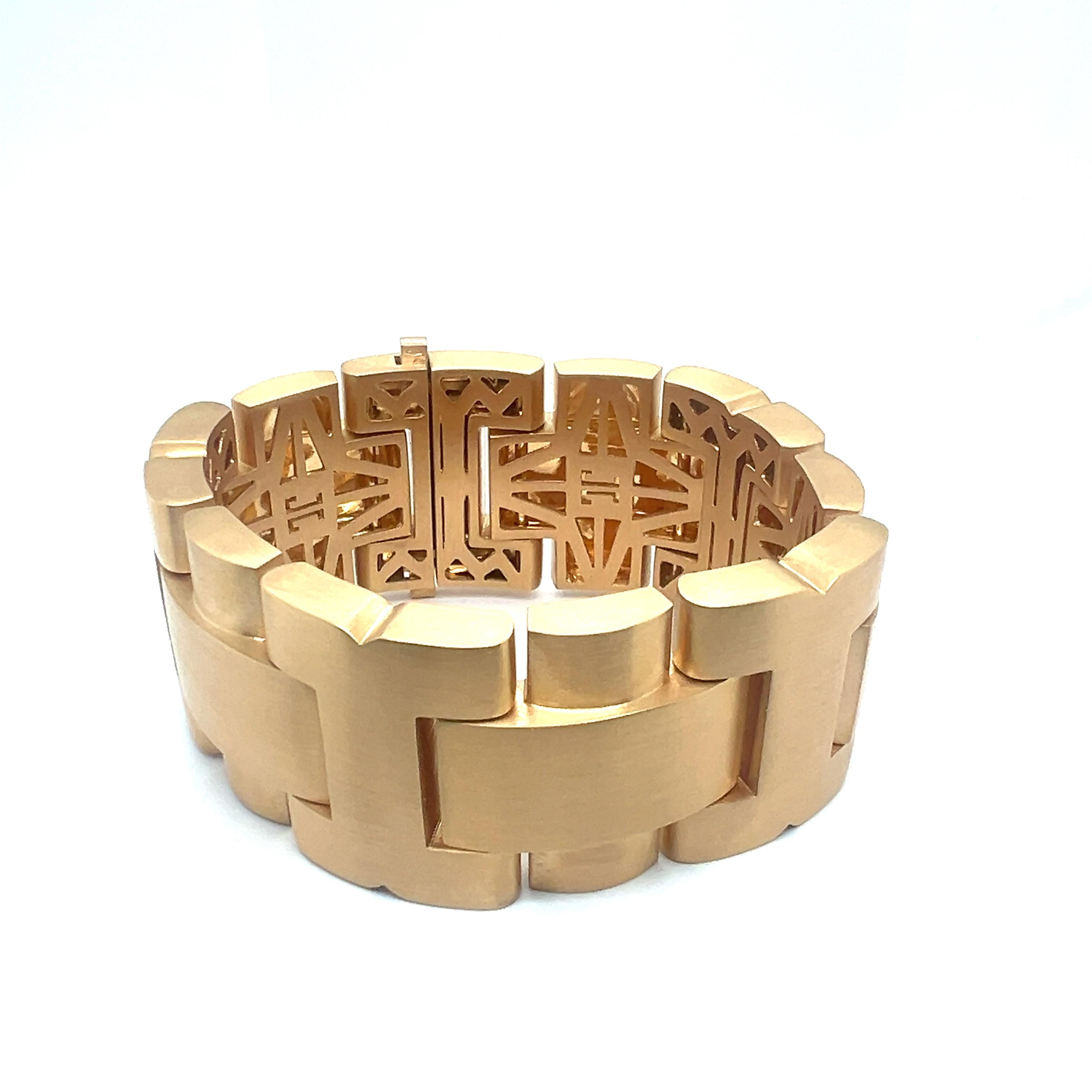 Modern Bold Link Bracelet in 18 Karat Rose Gold by Jette JOOP For Sale