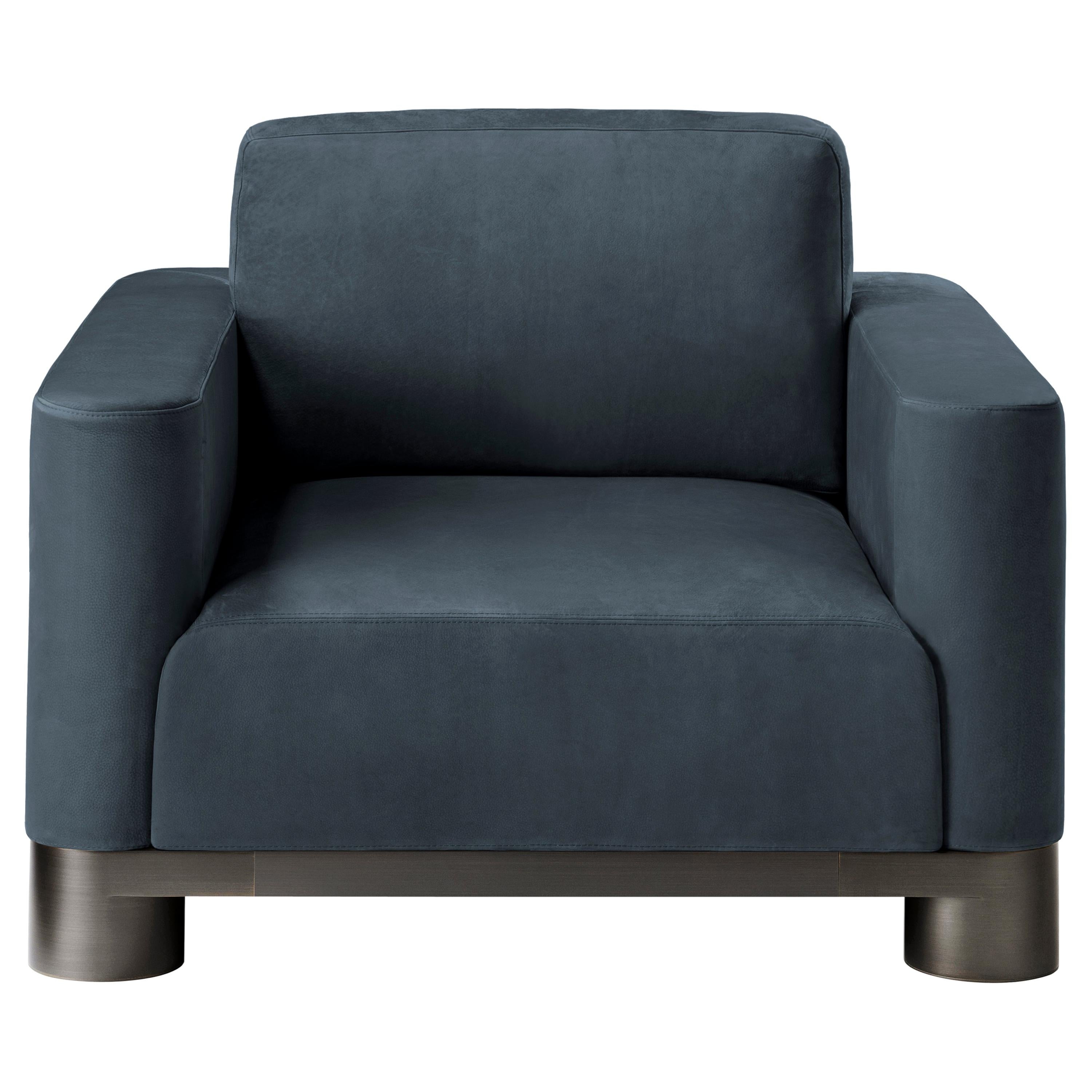 Magnifique fauteuil de salon en cuir bleu avec pieds en or noir par Elisa Giovannoni