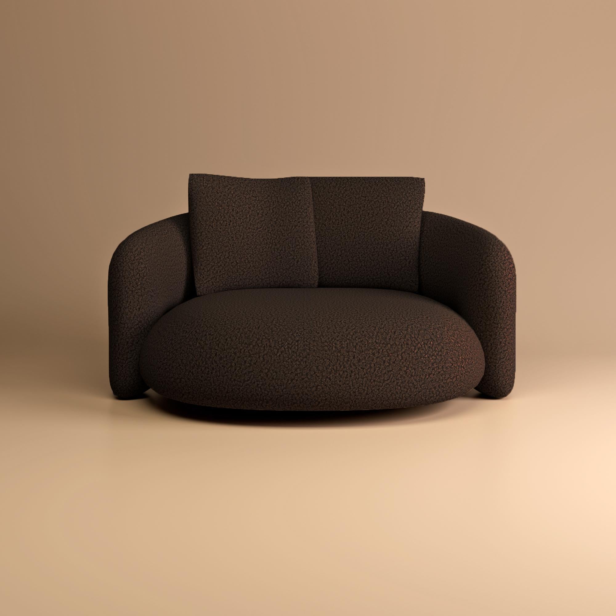 The Bold Love Bed is an extraordinary expression of luxury and comfort, transcending conventional notions of relaxation. Excellence, stemming from decades of design expertise, is showcased in its smooth silhouette, delivering an unparalleled
