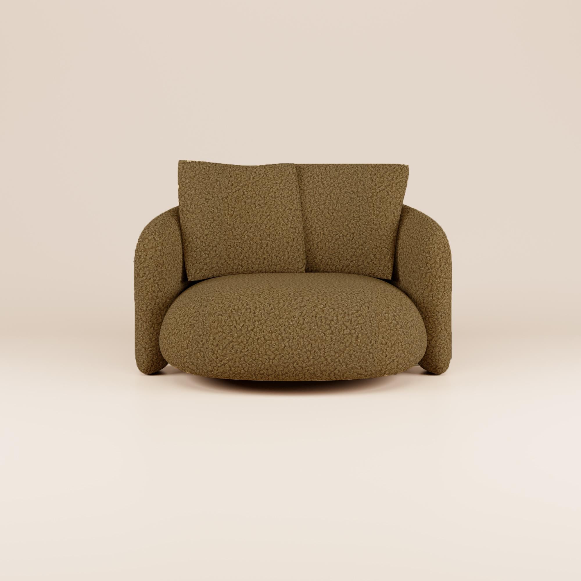 Expressing modern design excellence, the Bold Love Seat is a testament to the artistry of luxury living. Decades of design expertise are showcased through an elegant and refined aesthetic. Its inviting design features a clean, sleek silhouette that