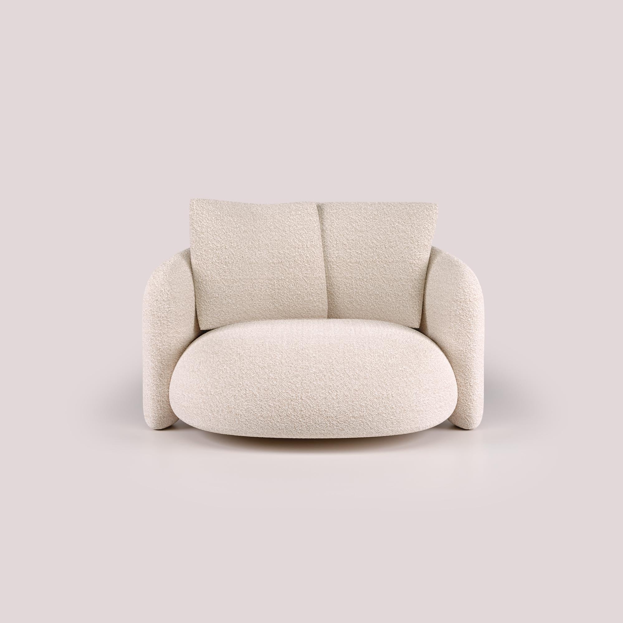 Expressing modern design excellence, the Bold Love Seat is a testament to the artistry of luxury living. Decades of design expertise are showcased through an elegant and refined aesthetic. Its inviting design features a clean, sleek silhouette that