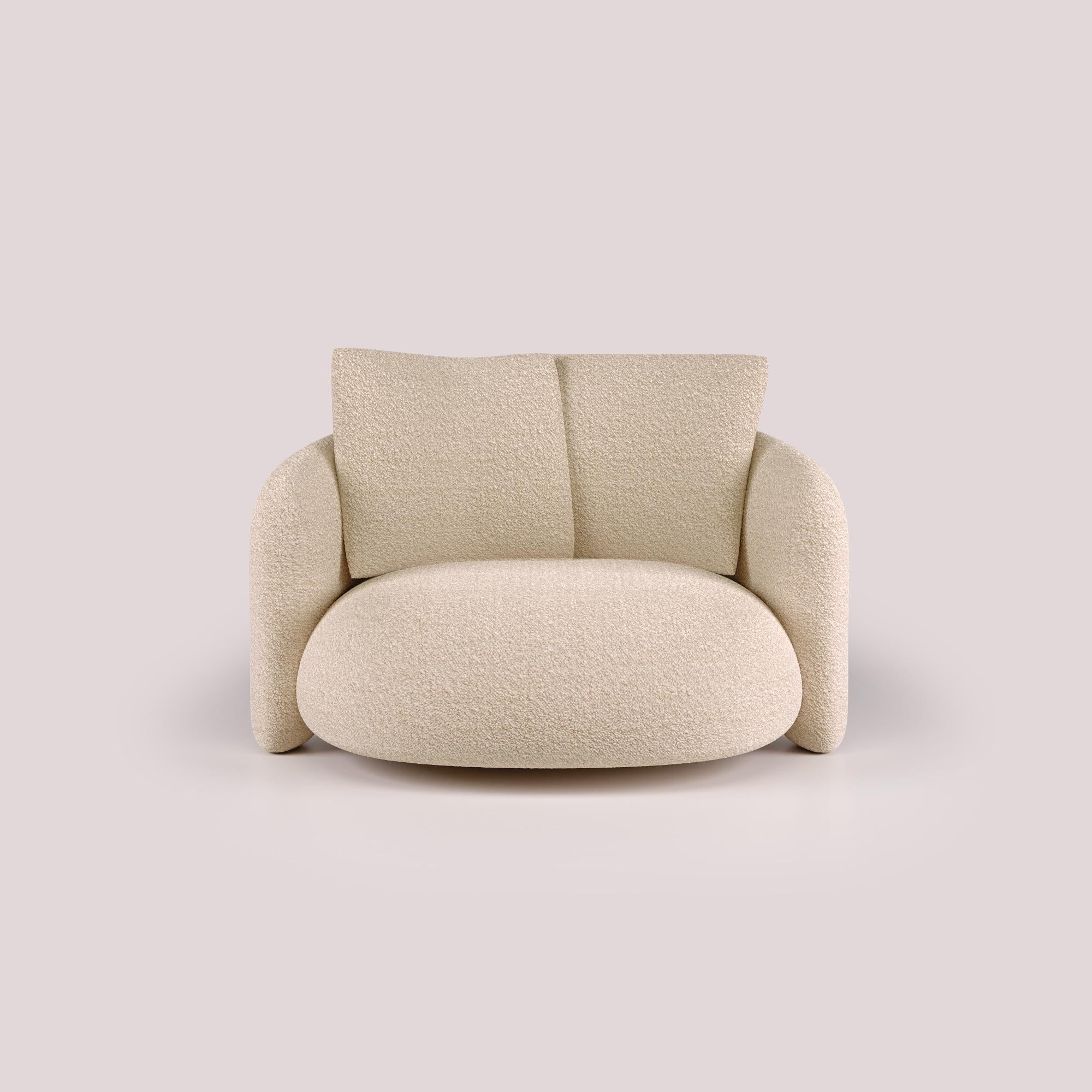 Expressing modern design excellence, the Bold Love Seat is a testament to the artistry of luxury living. Decades of design expertise are showcased through an elegant and refined aesthetic. Its inviting design features a clean, sleek silhouette that