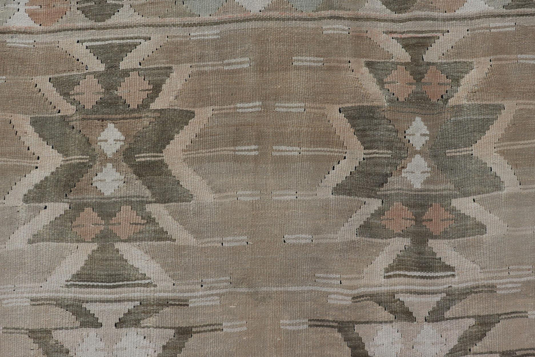 Bold Medallion Design Turkish Flat Weave Kilim rug with Earthy Tones and Green. Keivan Woven Arts / rug EN-179072, country of origin / type: Turkey / Kilim, circa 1950
This unique and stunning Turkish Kilim was made in the 1950's with a warm taupe