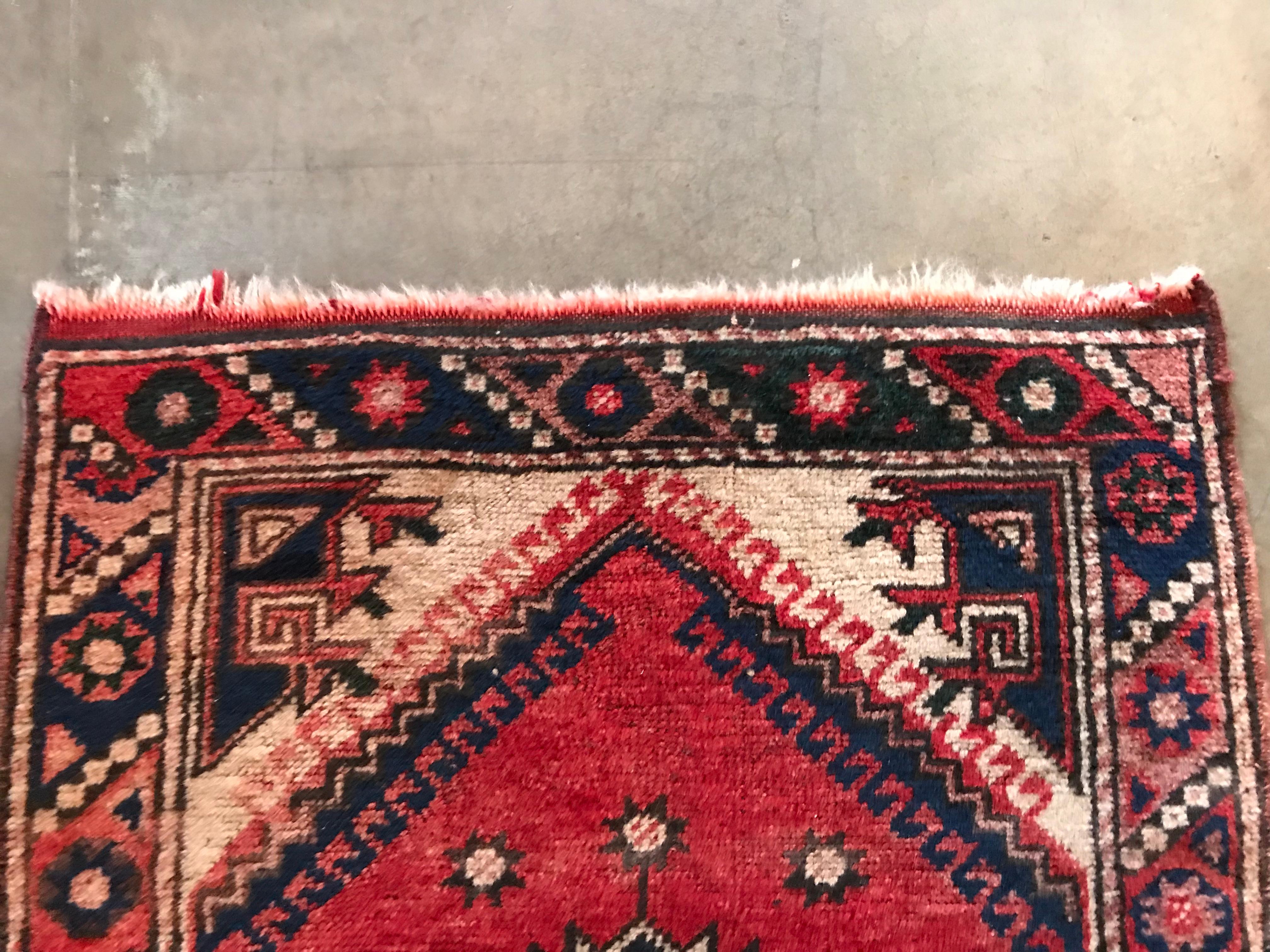 Bold Mid-20th Century Turkish Kilim Runner In Good Condition In Pasadena, CA