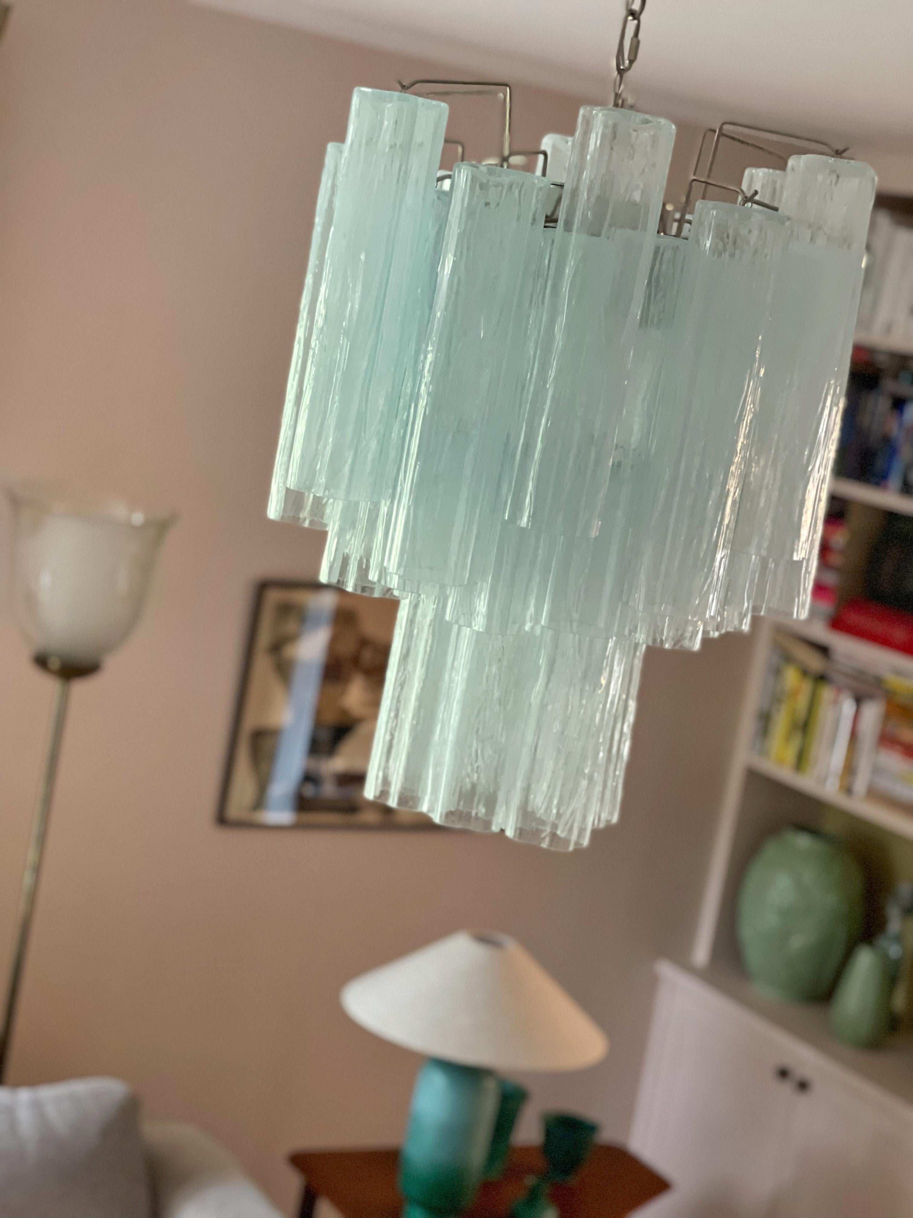 Fine XX secolo Audace lampadario di Murano nello stile di Venini. dimensioni medio-piccole. in vendita