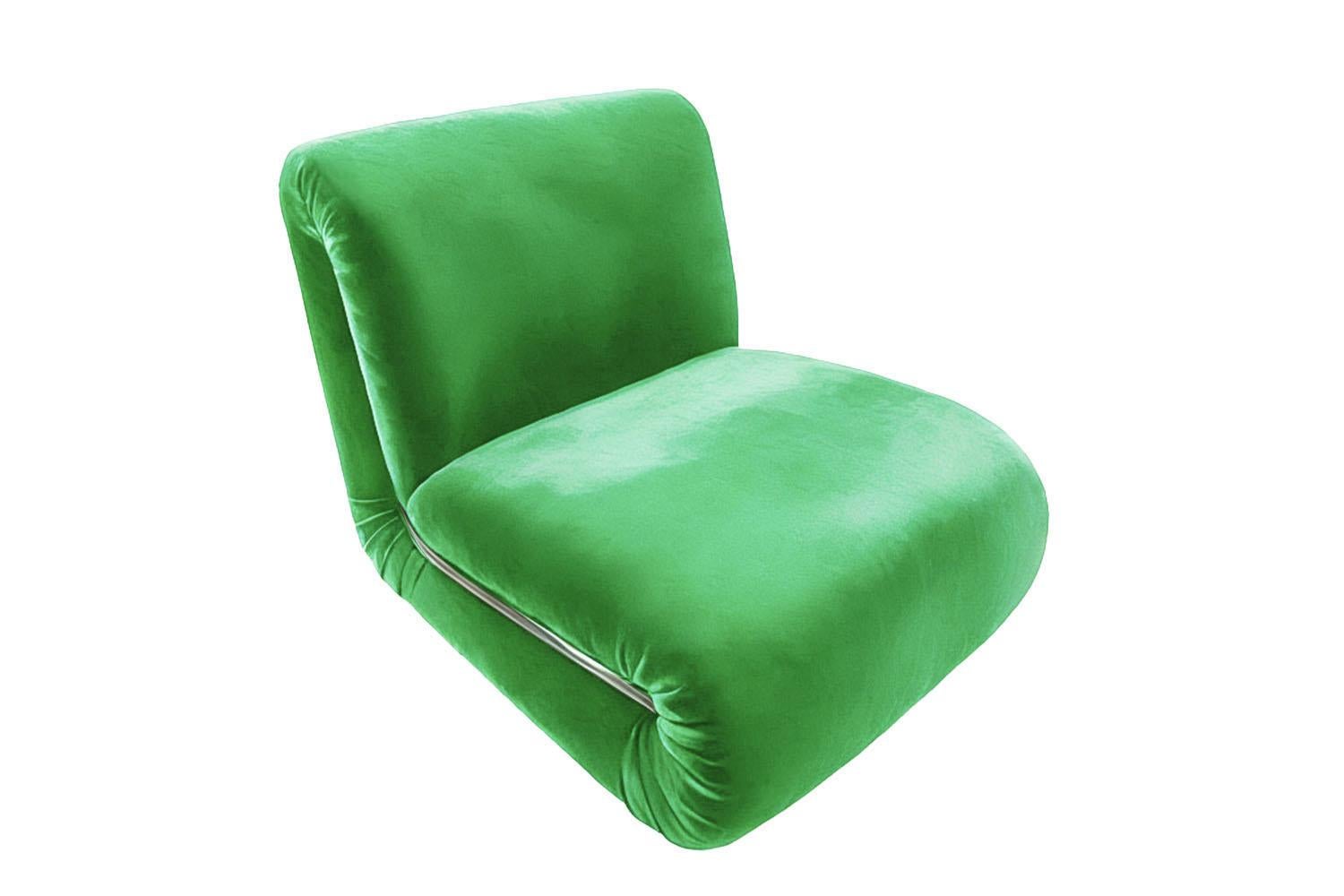 Der Frenesí Lounge Chair verkörpert die rohe Energie des Enthusiasmus - eine Einladung, sich dem Moment mit Kühnheit und Freude hinzugeben. Die sinnlichen Kurven und die geschwungene Silhouette scheinen vor Bewegung zu pulsieren und verwandeln die