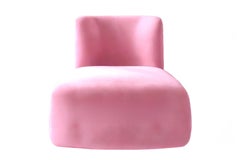 Bold Modern Pink Velvet Lounge Chair Frenesí