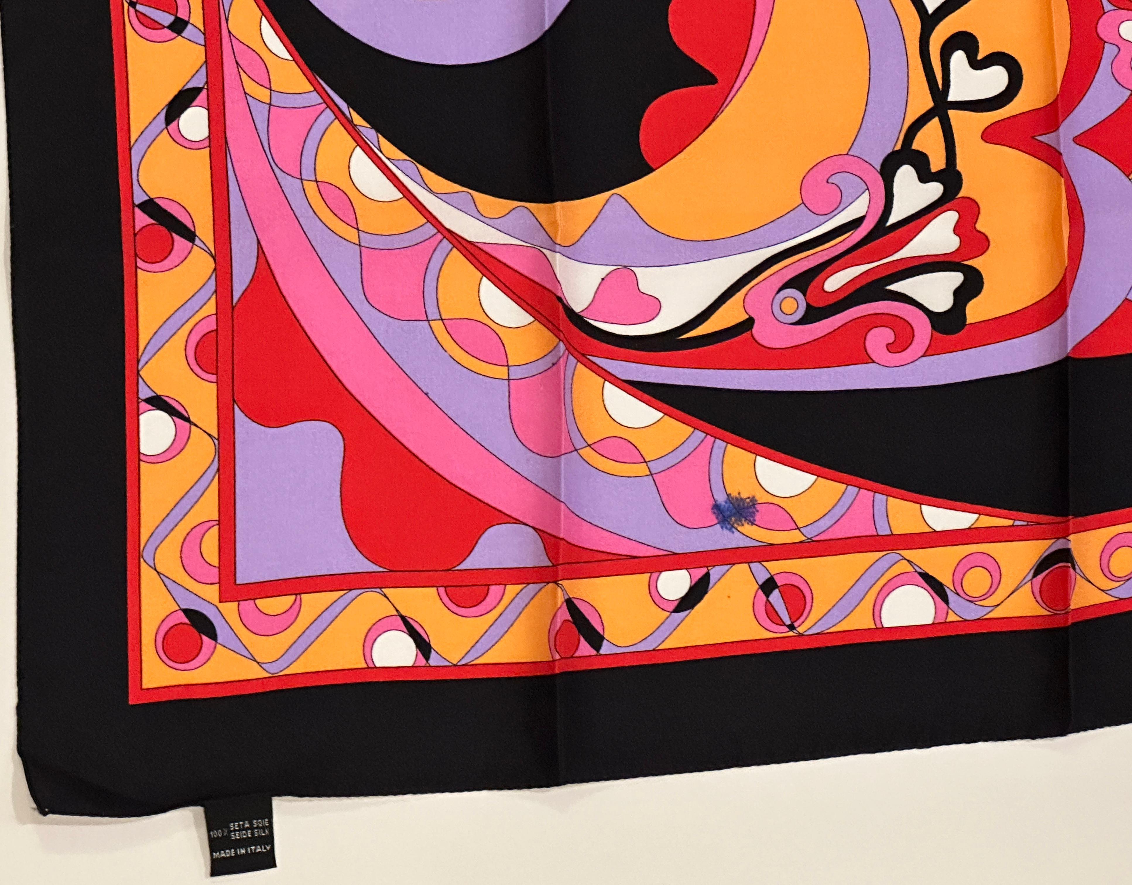 Écharpe fantaisiste multicolore audacieuse « Thème Pucci » avec bordures noires en vente 1