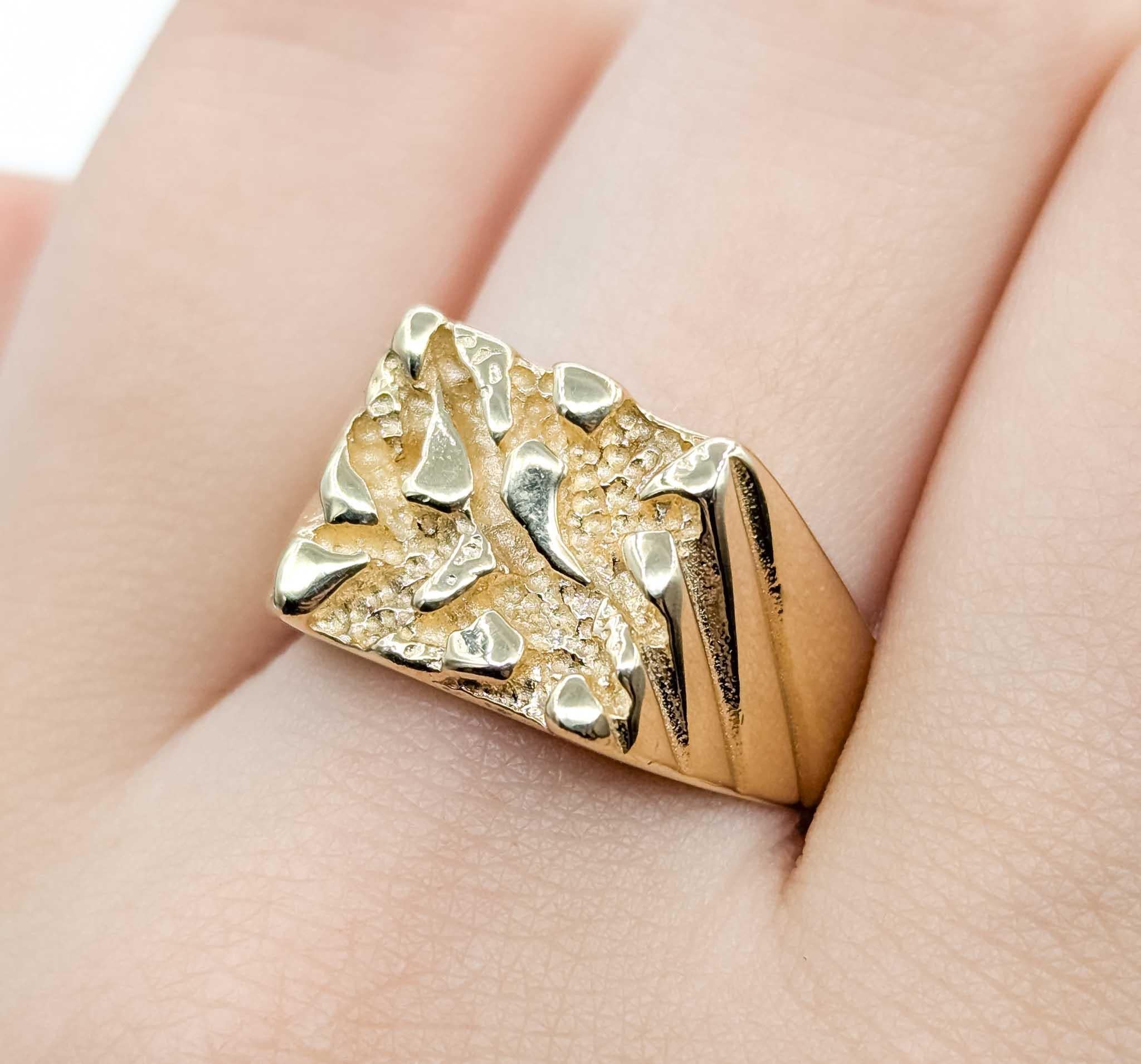 Men's Bold Nugget Design Ring in 14k Yellow Gold For Sale