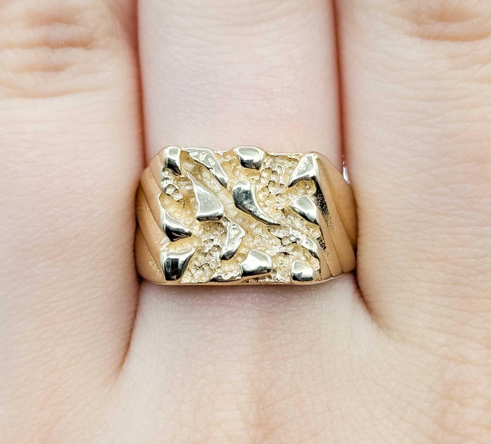 Bold Nugget Design Ring in 14k Yellow Gold For Sale 1