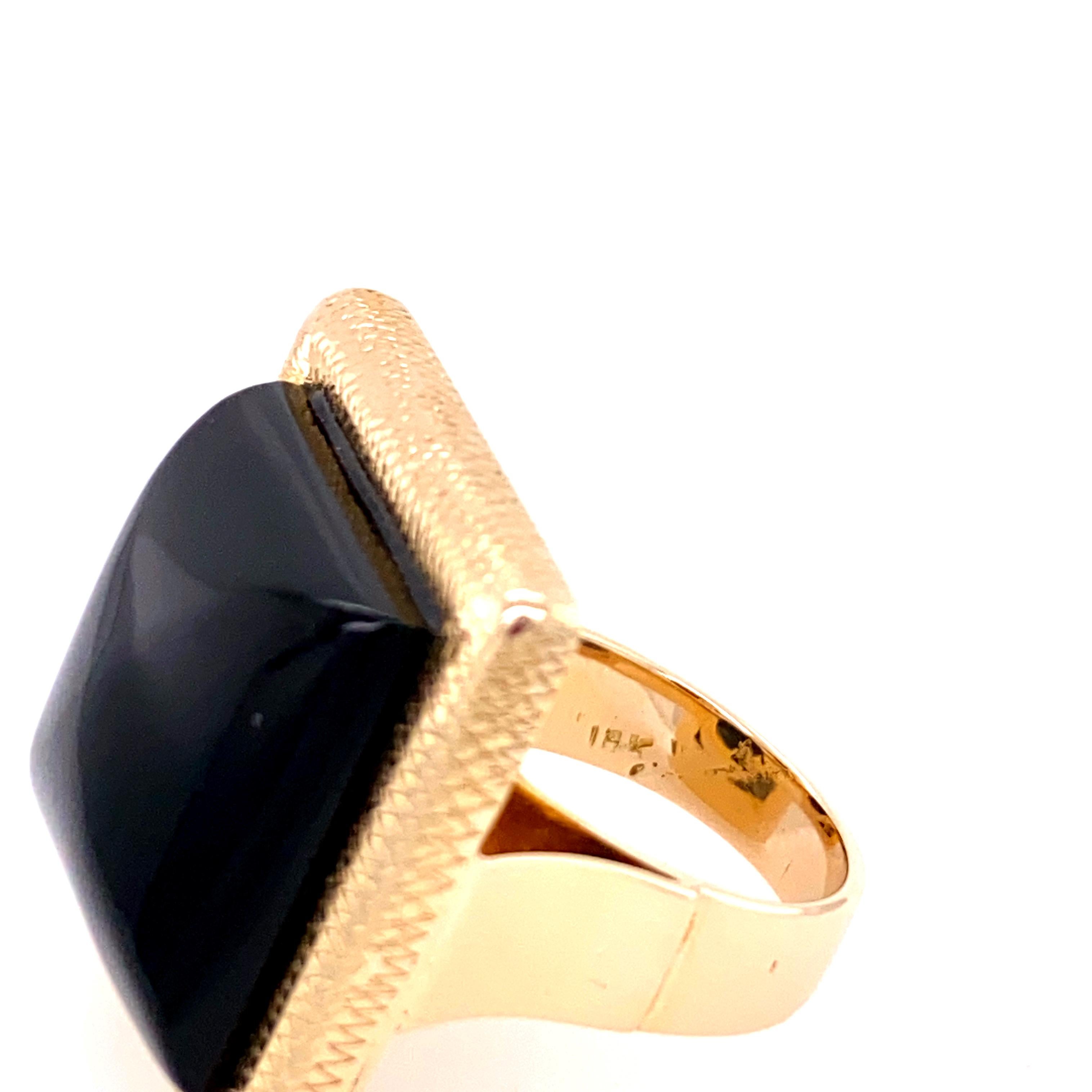 Bold Onyx and Gold Statement Ring In Excellent Condition In New York, NY