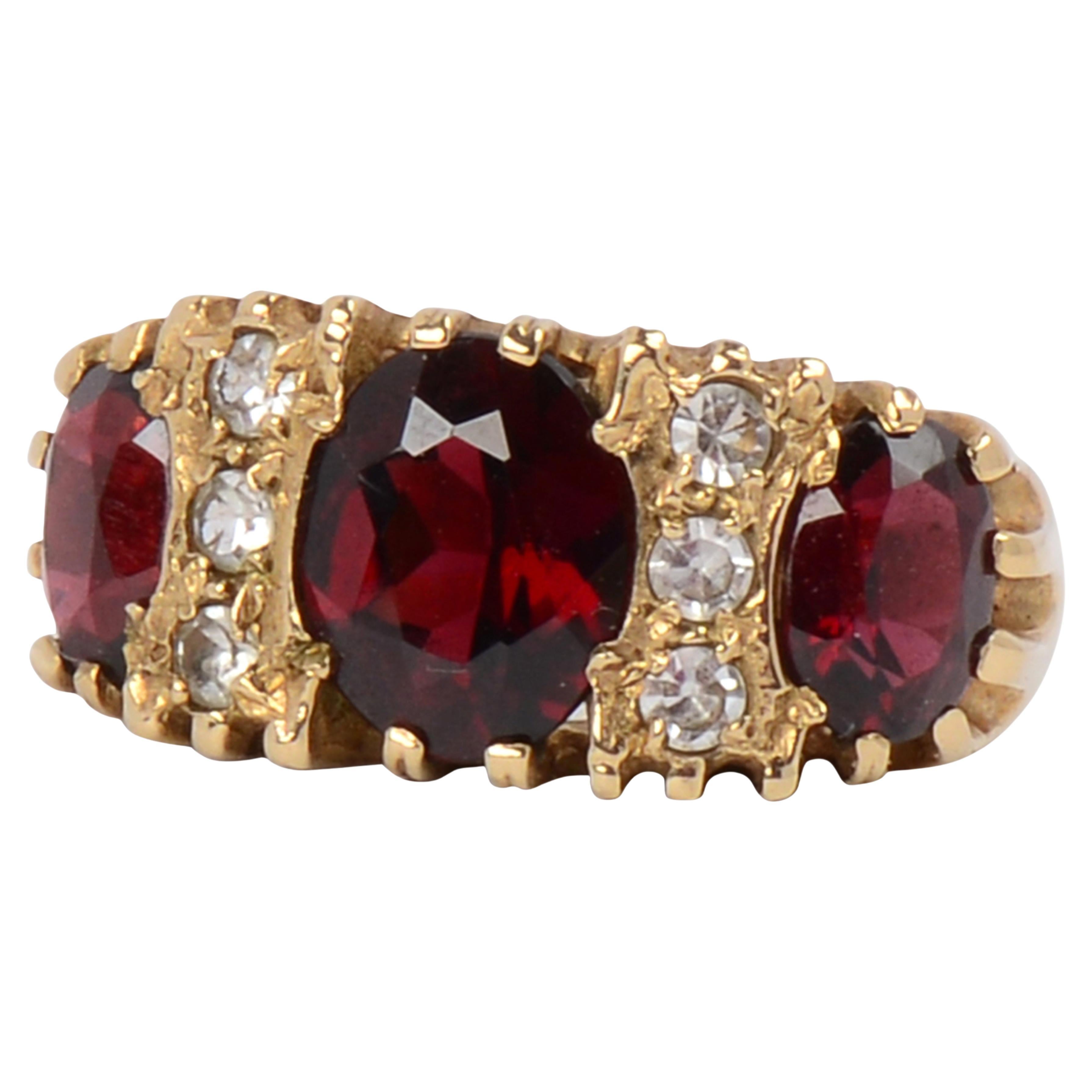 Anello ovale audace con granato e cristallo di rocca