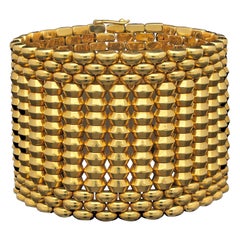 Bold Retro Wide 18 Karat Gold Bracelet of Highly Flexible Design, circa 1950s