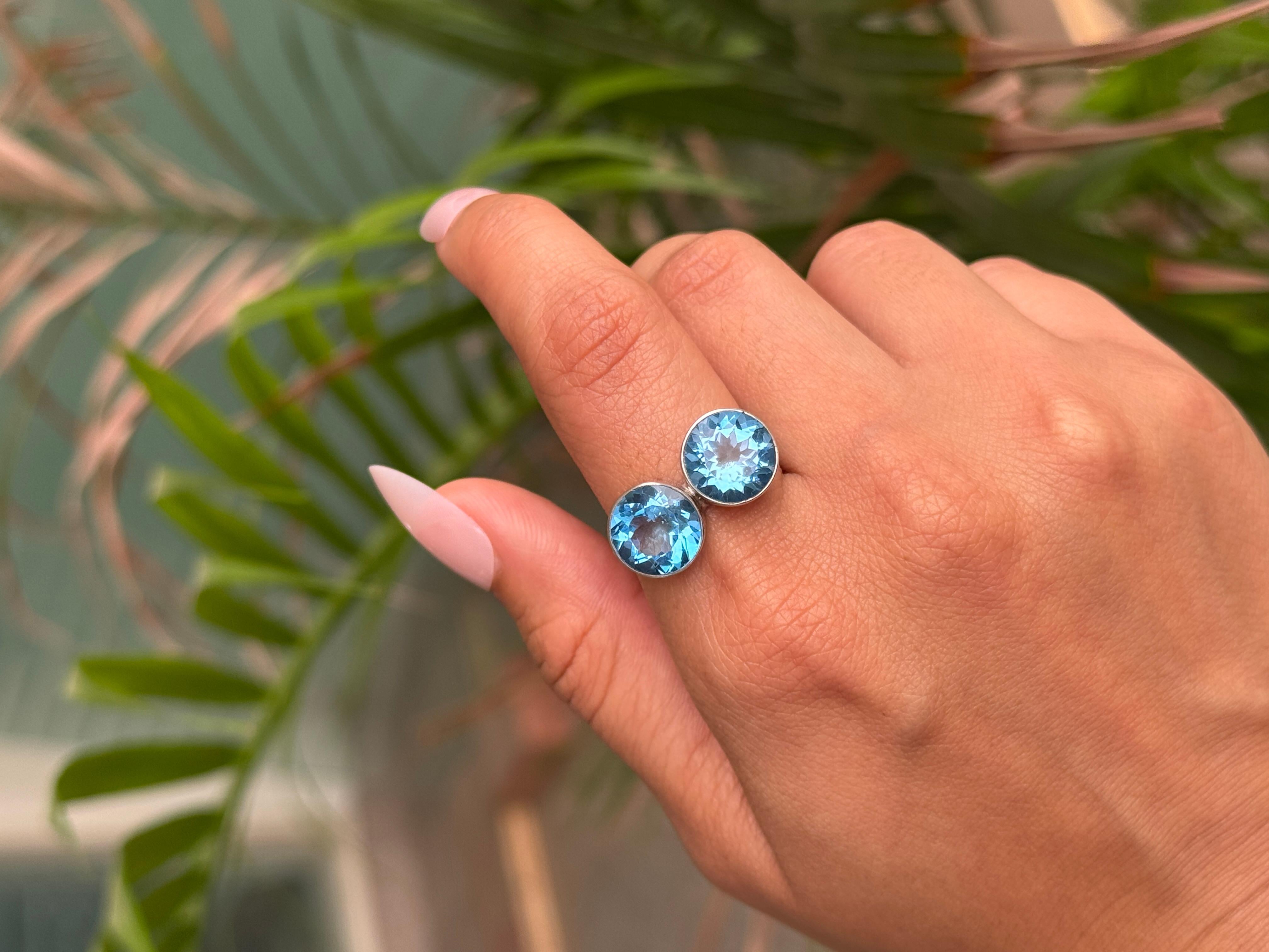 Im Angebot: Zeitgenössischer Toi et Moi Bypass Ring mit blauem Topas aus 925 Sterling Silber Schmuck () 8