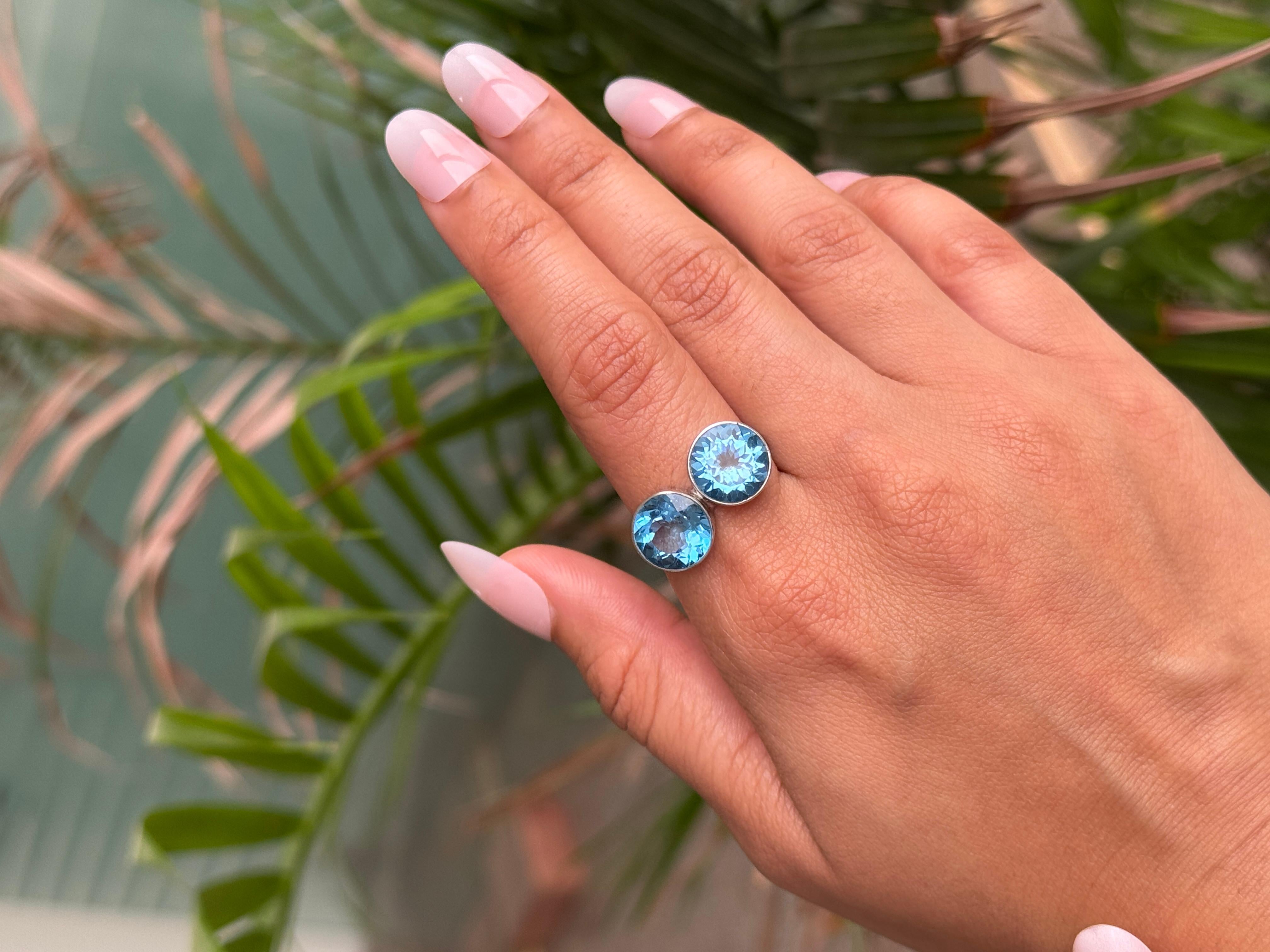 Im Angebot: Zeitgenössischer Toi et Moi Bypass Ring mit blauem Topas aus 925 Sterling Silber Schmuck () 6