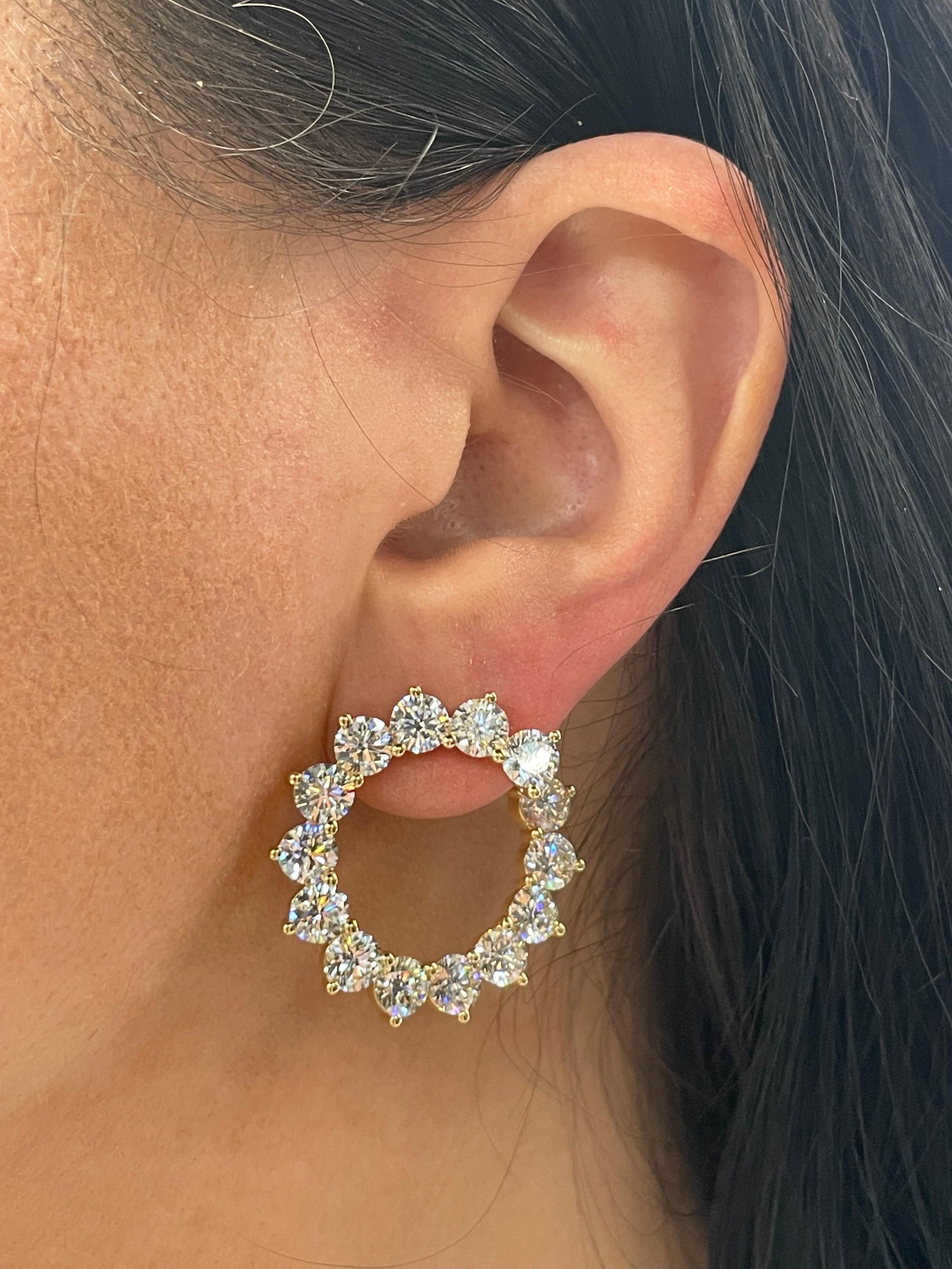 Contemporaneo Orecchini a cerchio con diamanti rotondi e audaci 13,26 carati in oro 18KT 0,47 carati ciascuno in vendita
