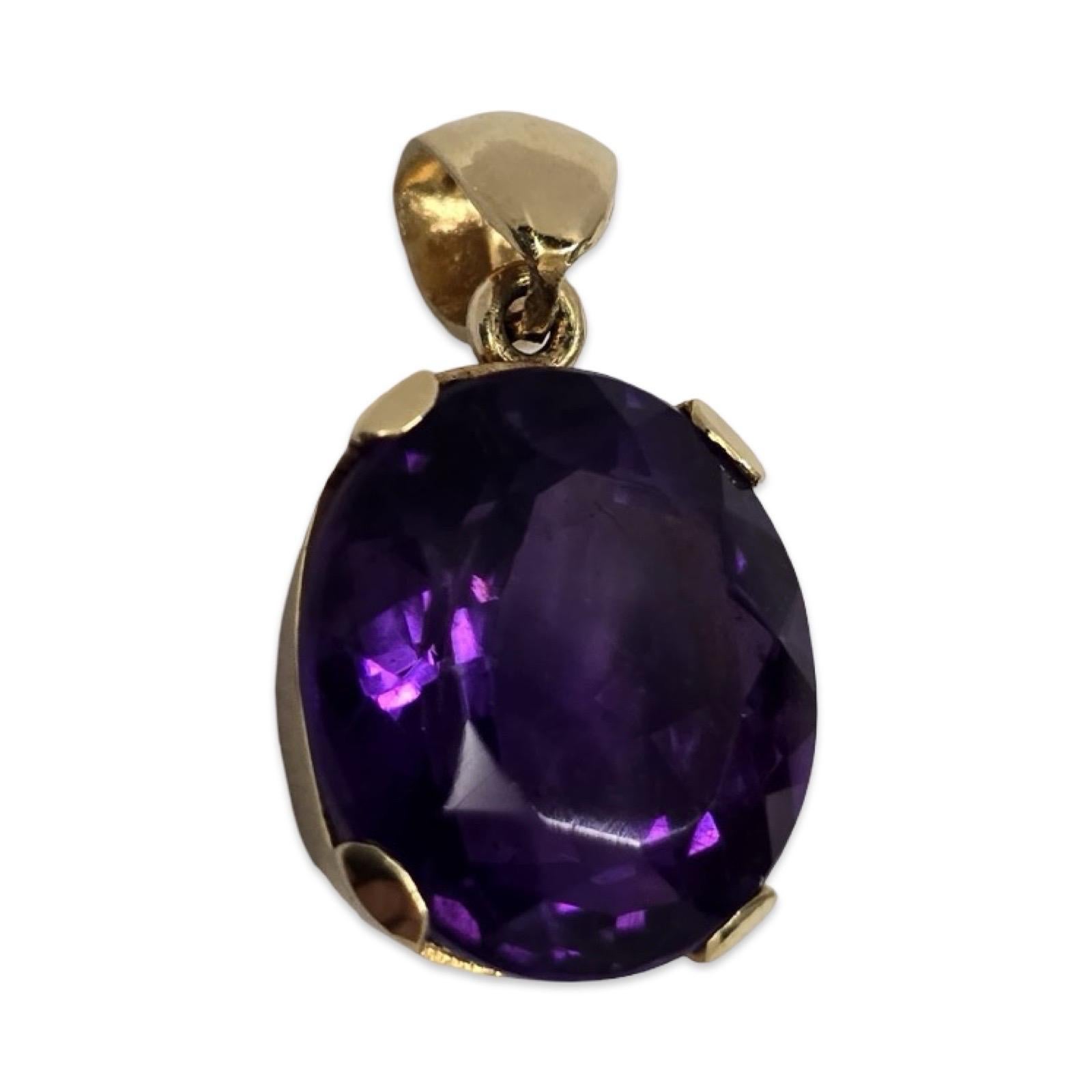Oval Cut Bold Solitaire 18K Gold 3.05ct Amethyst Oval Vintage Pendant For Sale