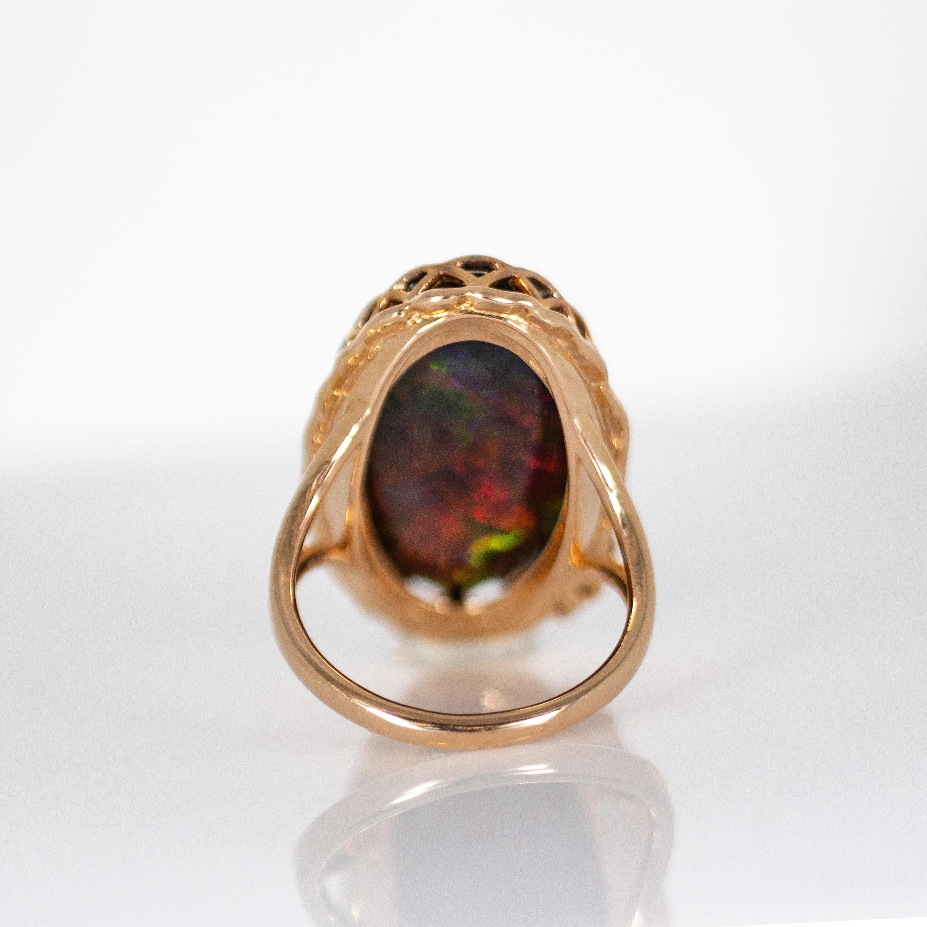 Bague en or rose 14 carats avec opale noire de 10,7cts et diamants étincelants en vente 1