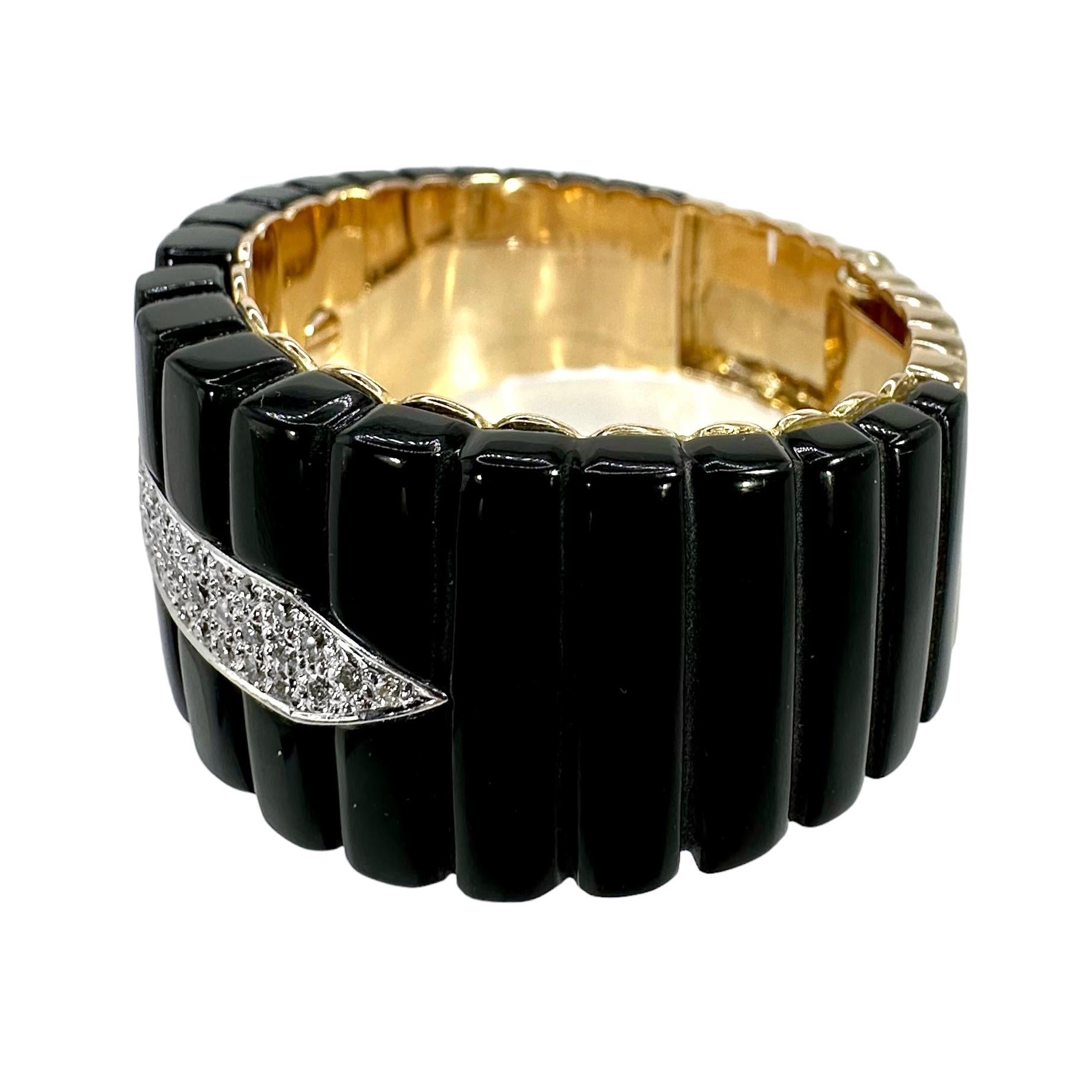 Bold & Stylish Late-20th Century Gold, Onyx & Diamond Cuff Bracelet 1 Inch Wide In Good Condition For Sale In Palm Beach, FL