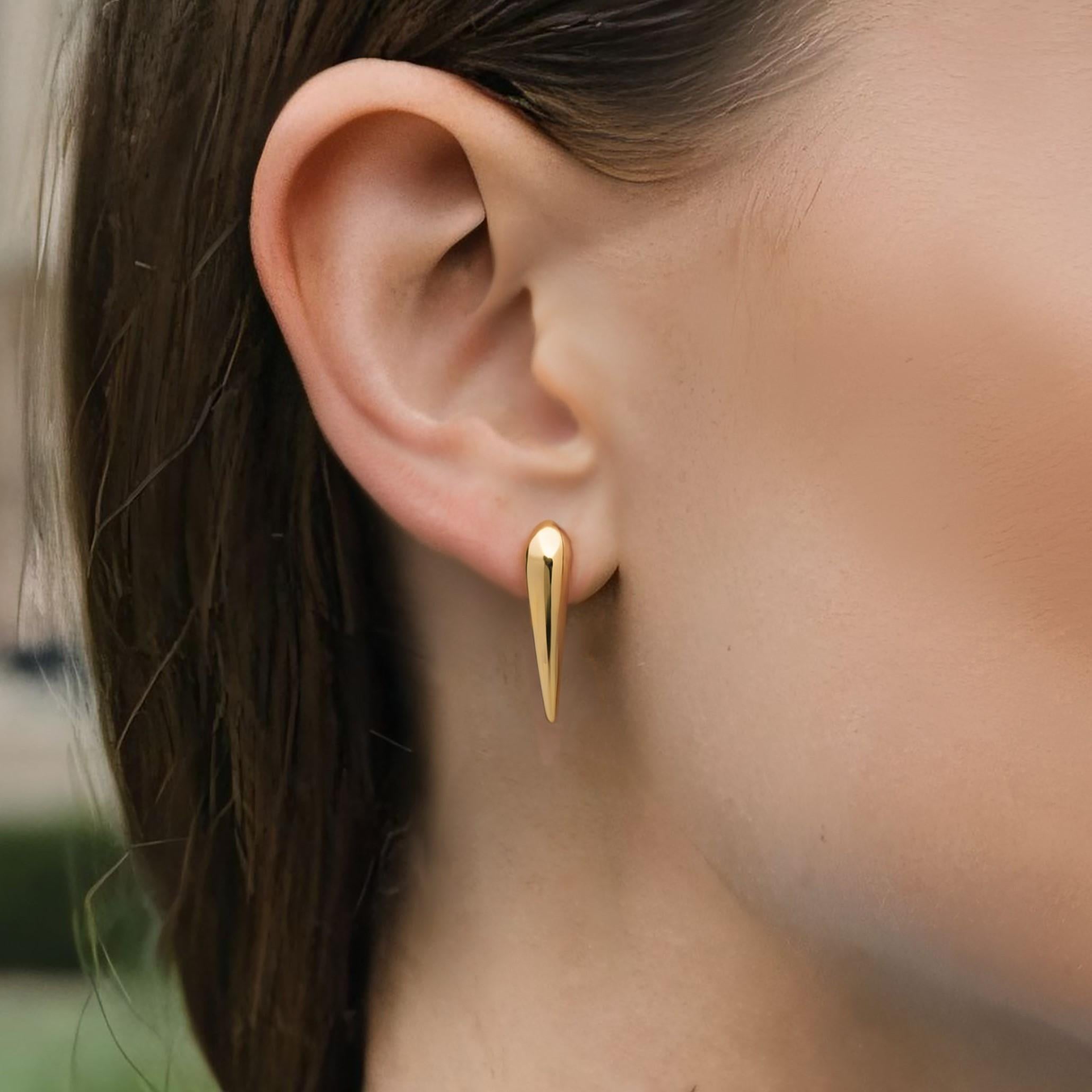 Add a touch of timeless elegance with these Bold Tapered 14K Yellow Gold Teardrop Polished Earrings. Featuring radiant diamonds set in a delicate design, these earrings flow gracefully, offering a refined sparkle that complements any look. Perfect