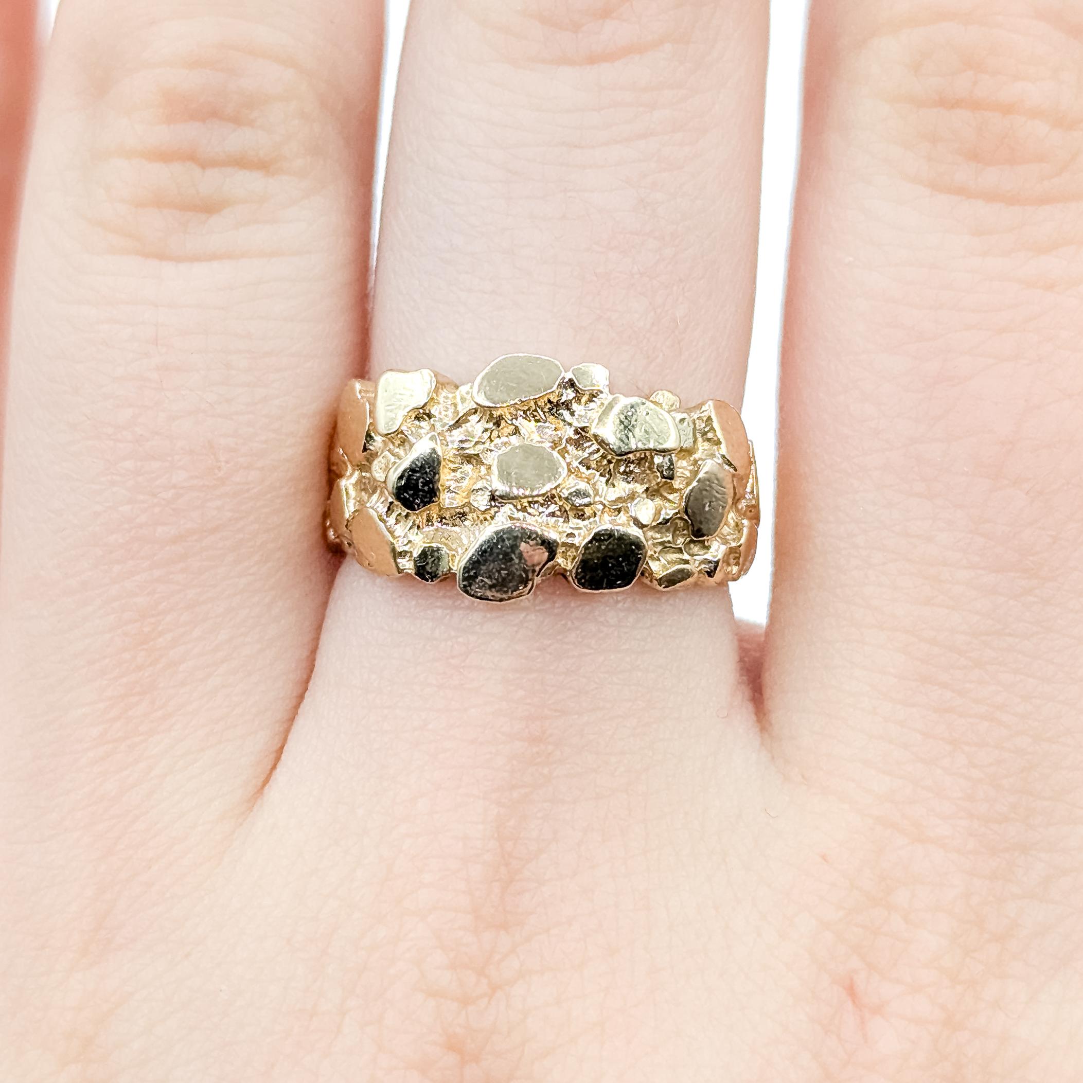 Bague en or jaune 14k de style pépite texturée et audacieuse en vente 1
