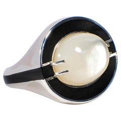 Anello uomo audace unisex in oro 14 carati con pietra di luna e smalto nero a forma di fiume